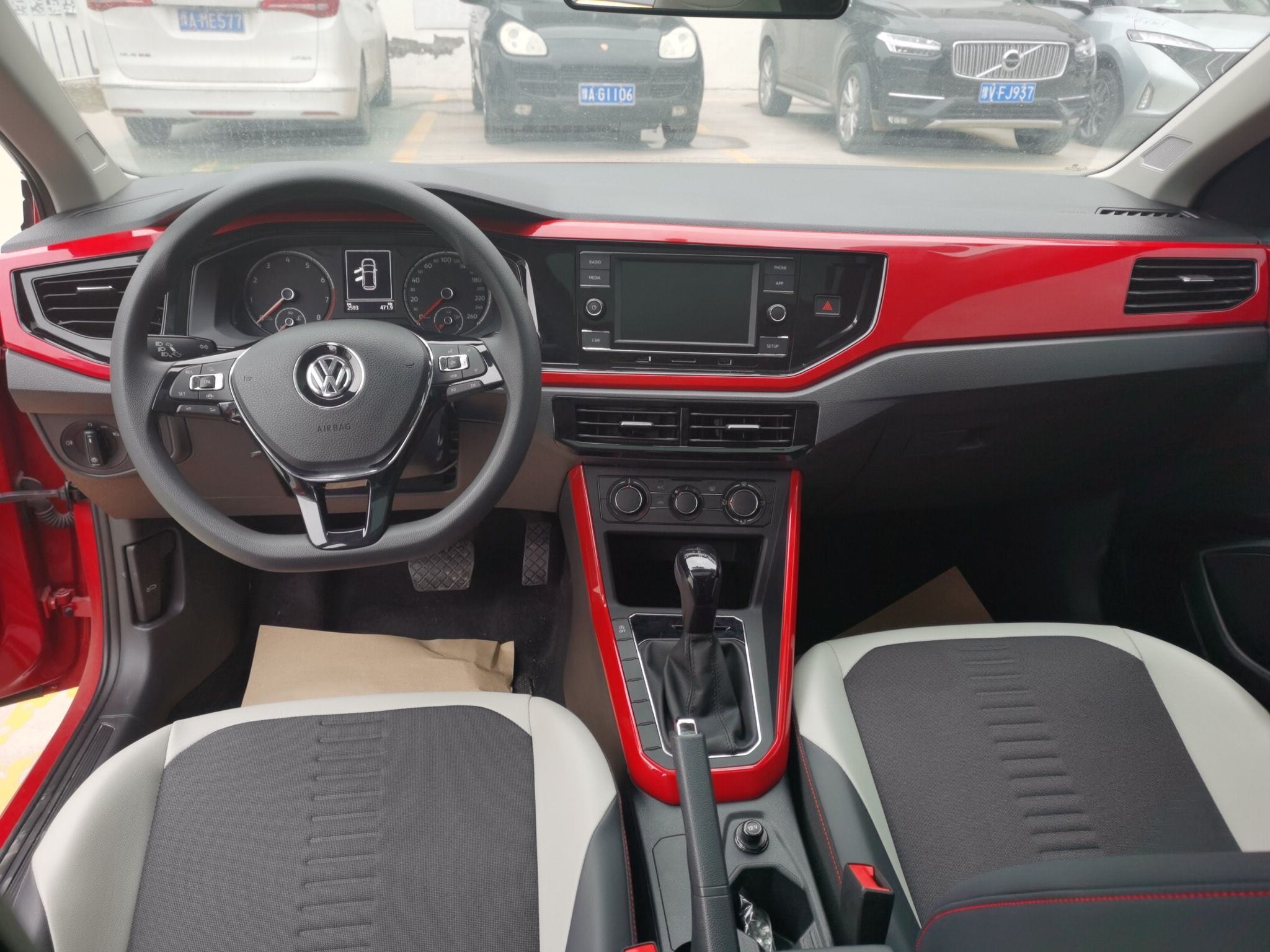 大众polo2019款15l自动5门5座两厢车炫彩科技版国Ⅵ