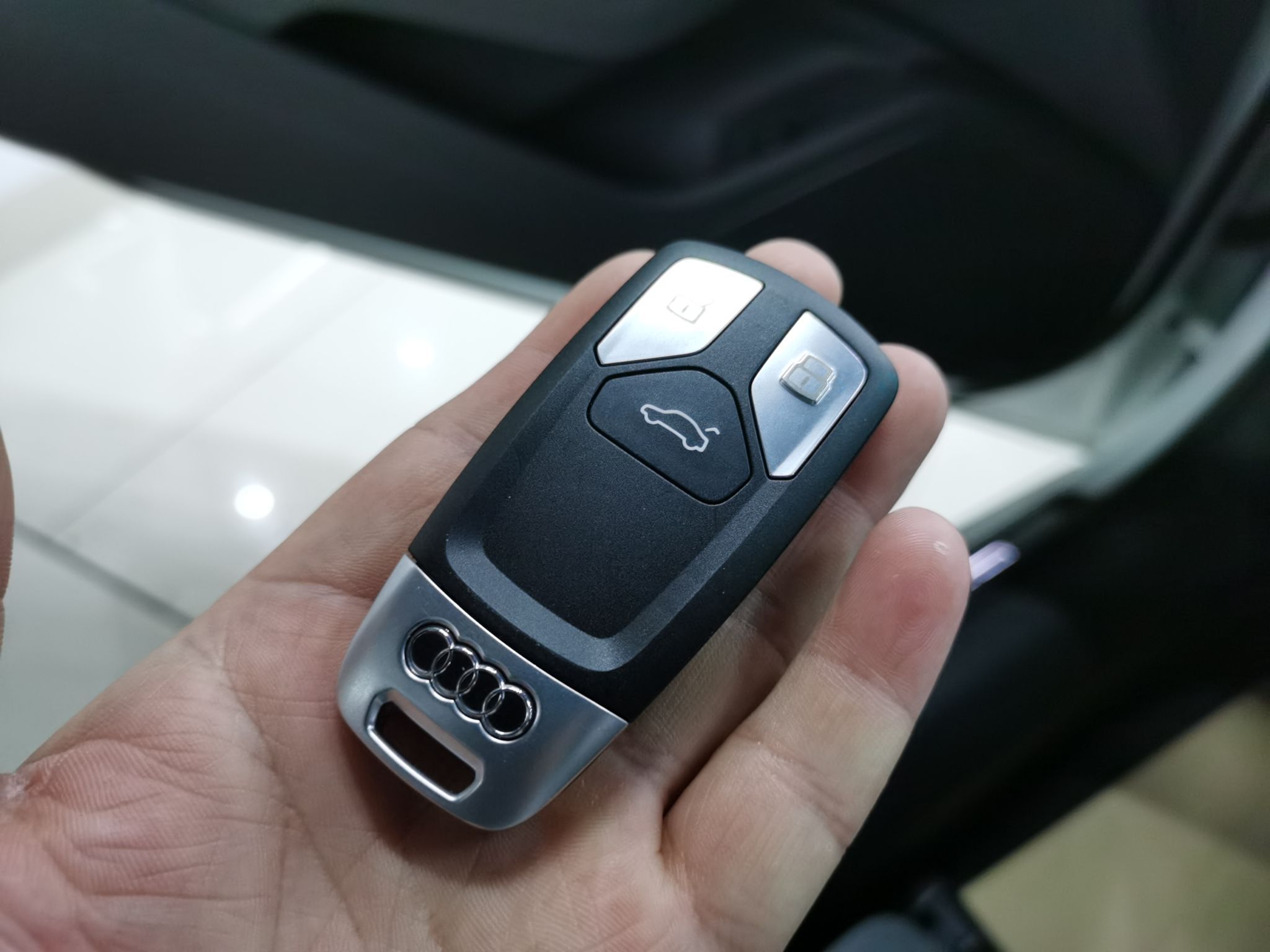 奥迪a5coupe40tfsi进口2017款20t自动汽油时尚型