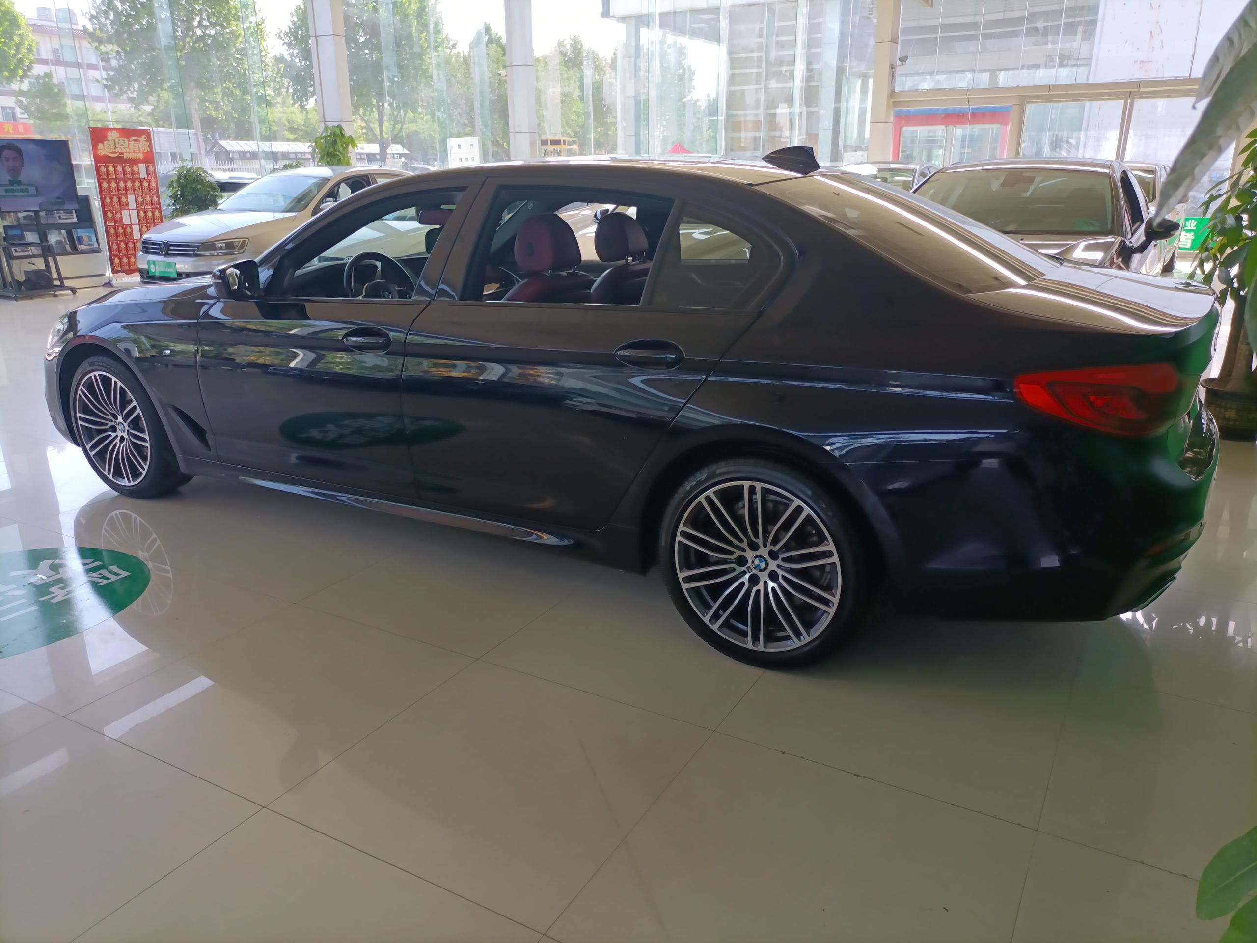 宝马5系 530Li 2019款 2.0T 自动 汽油 尊享型M运动套装 (国Ⅴ) 