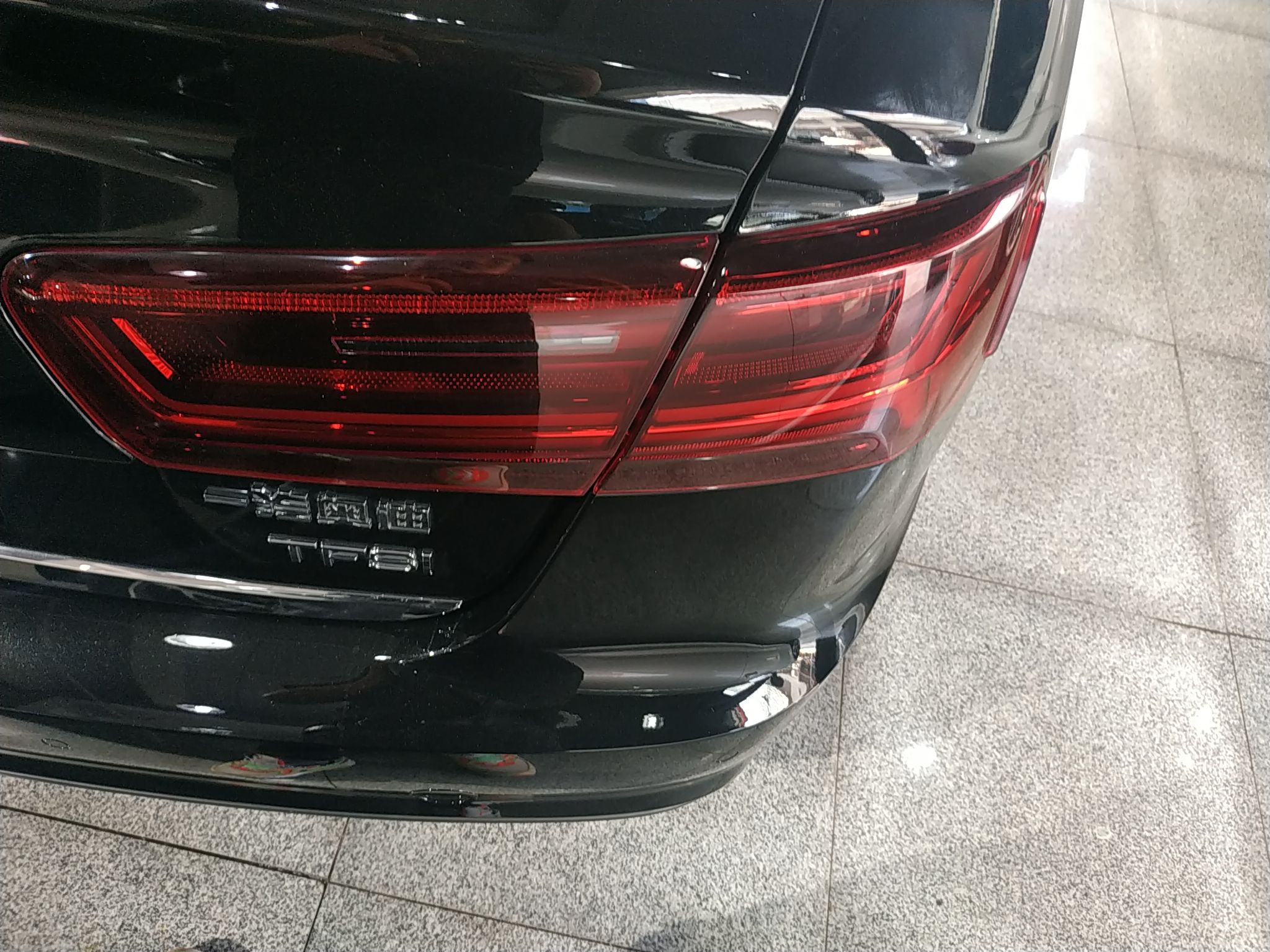 奥迪A6L 35TFSI 2018款 2.0T 自动 时尚型30周年纪念版 (国Ⅴ) 