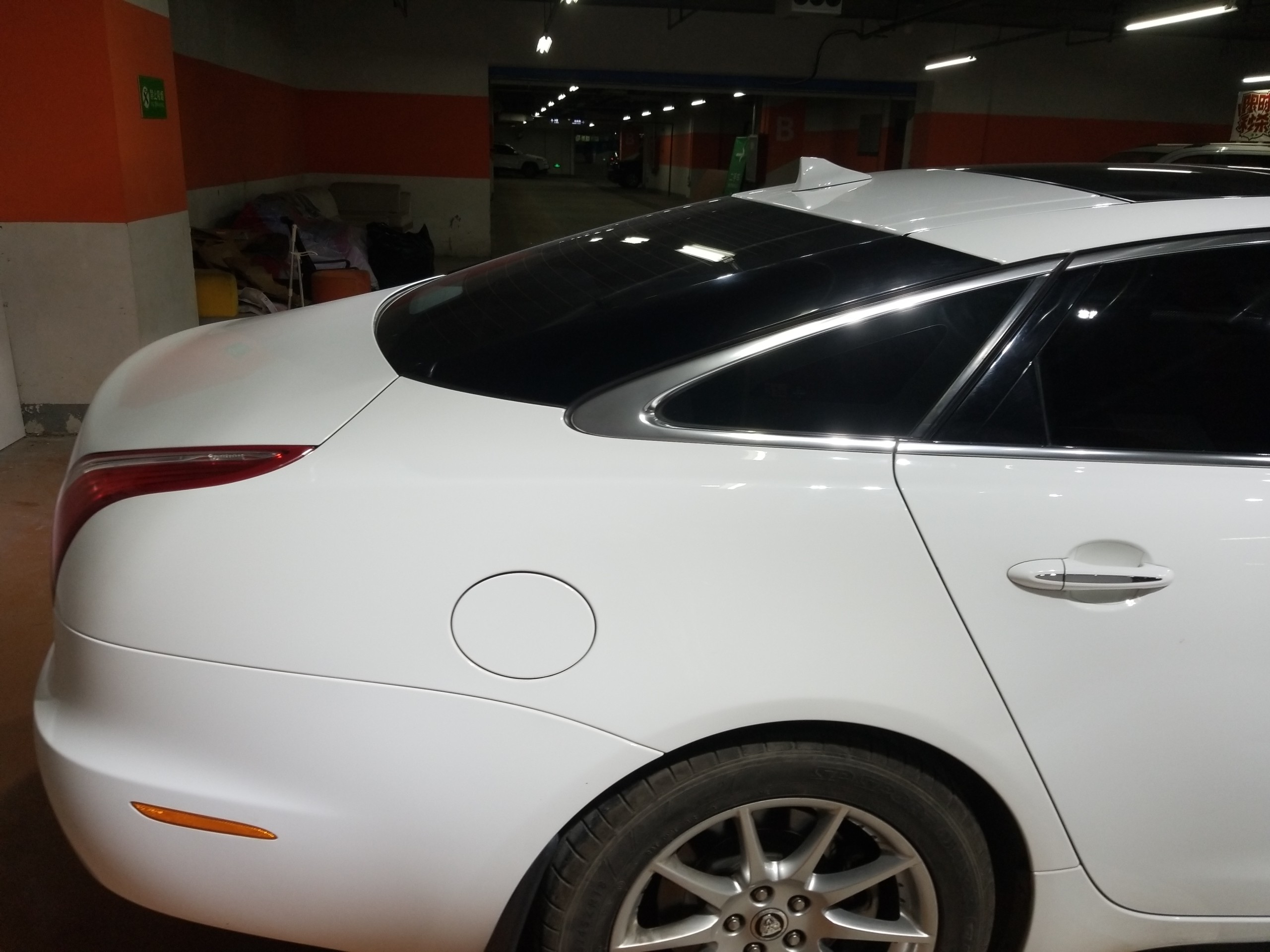 捷豹XJ L [进口] 2013款 2.0T 自动 汽油 典雅商务版 