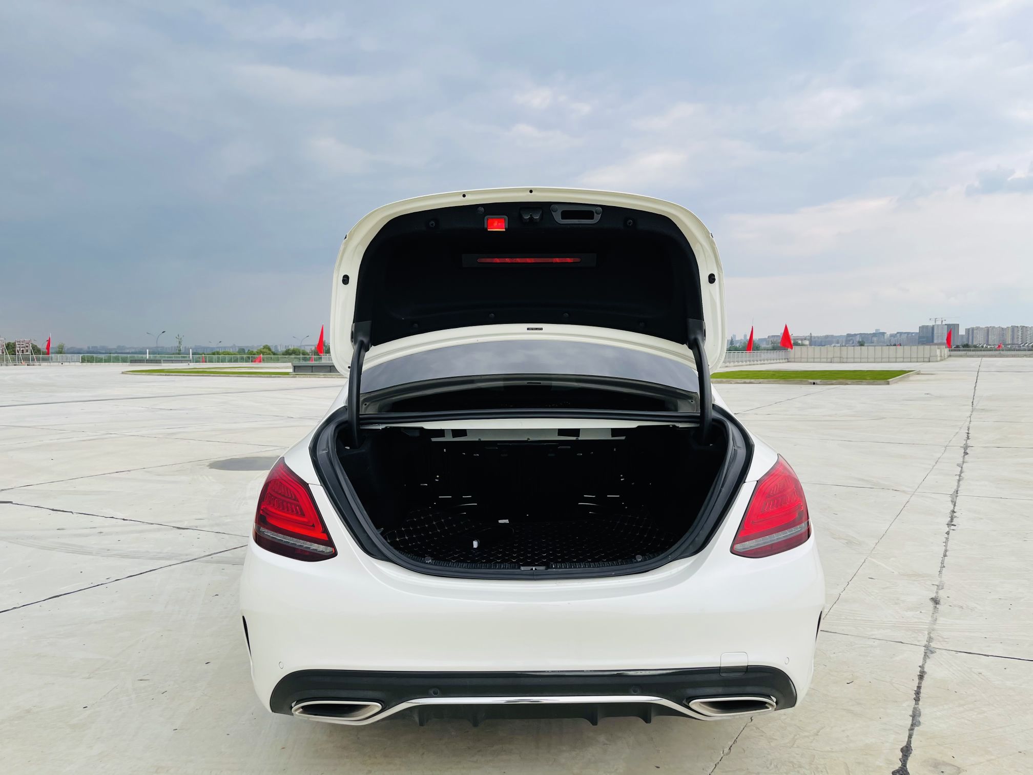 奔驰c级c260l2020款15t自动运动版国Ⅵ