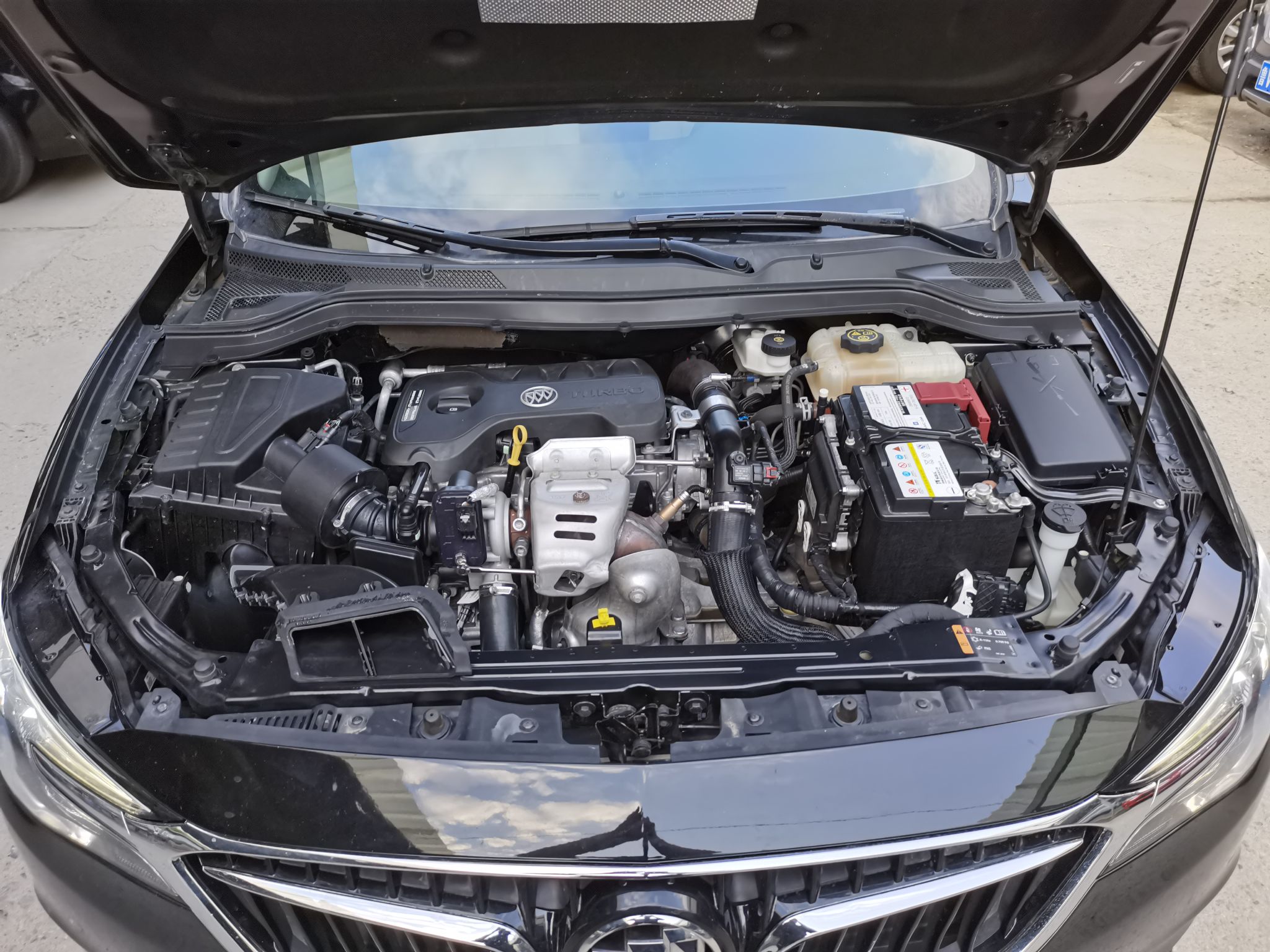 车轴距2640 mm长宽高4609*1798*1486扭矩170 n-m发动机功率125马力