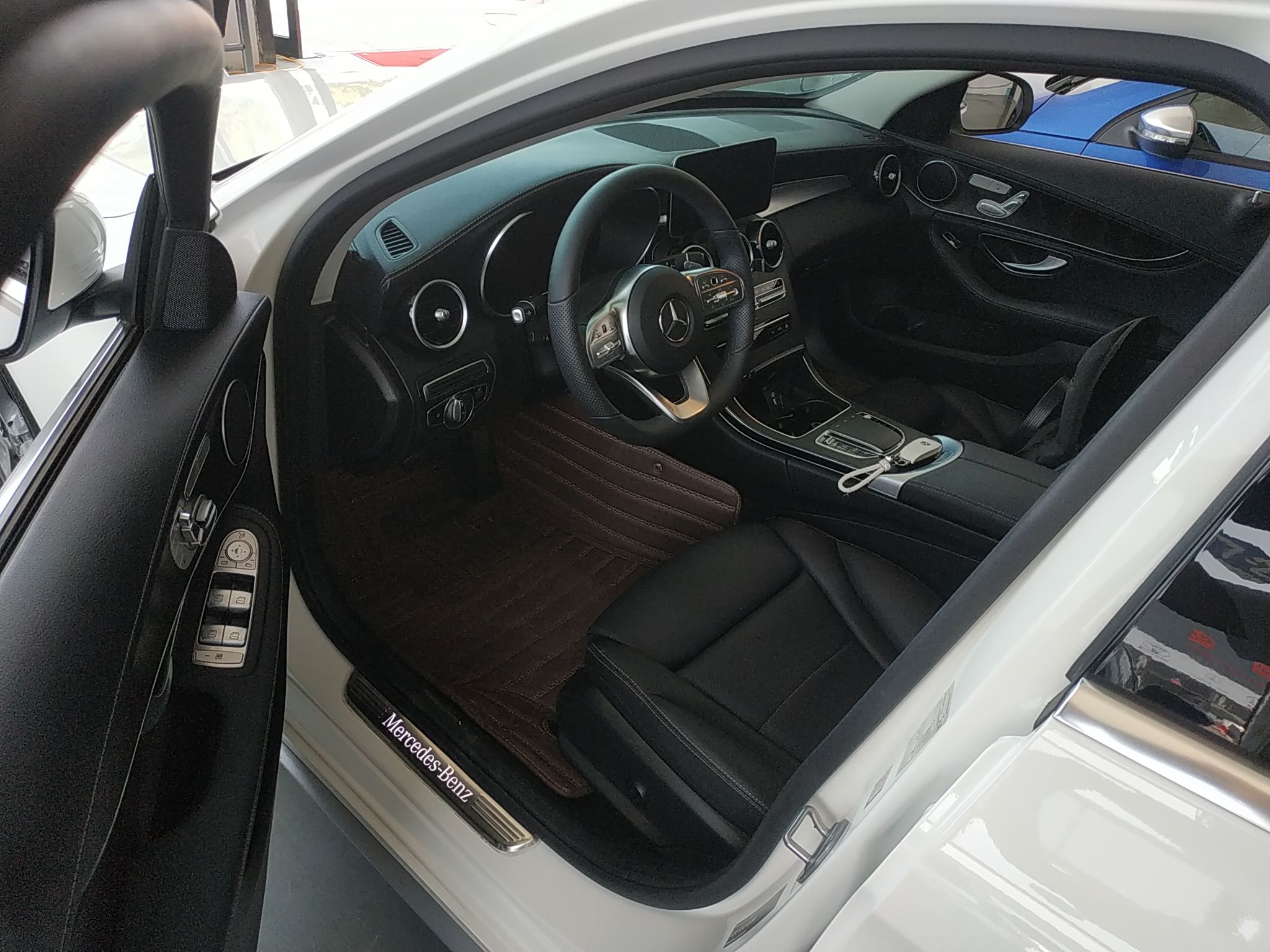 奔驰c级c260l2020款15t自动运动版国Ⅵ