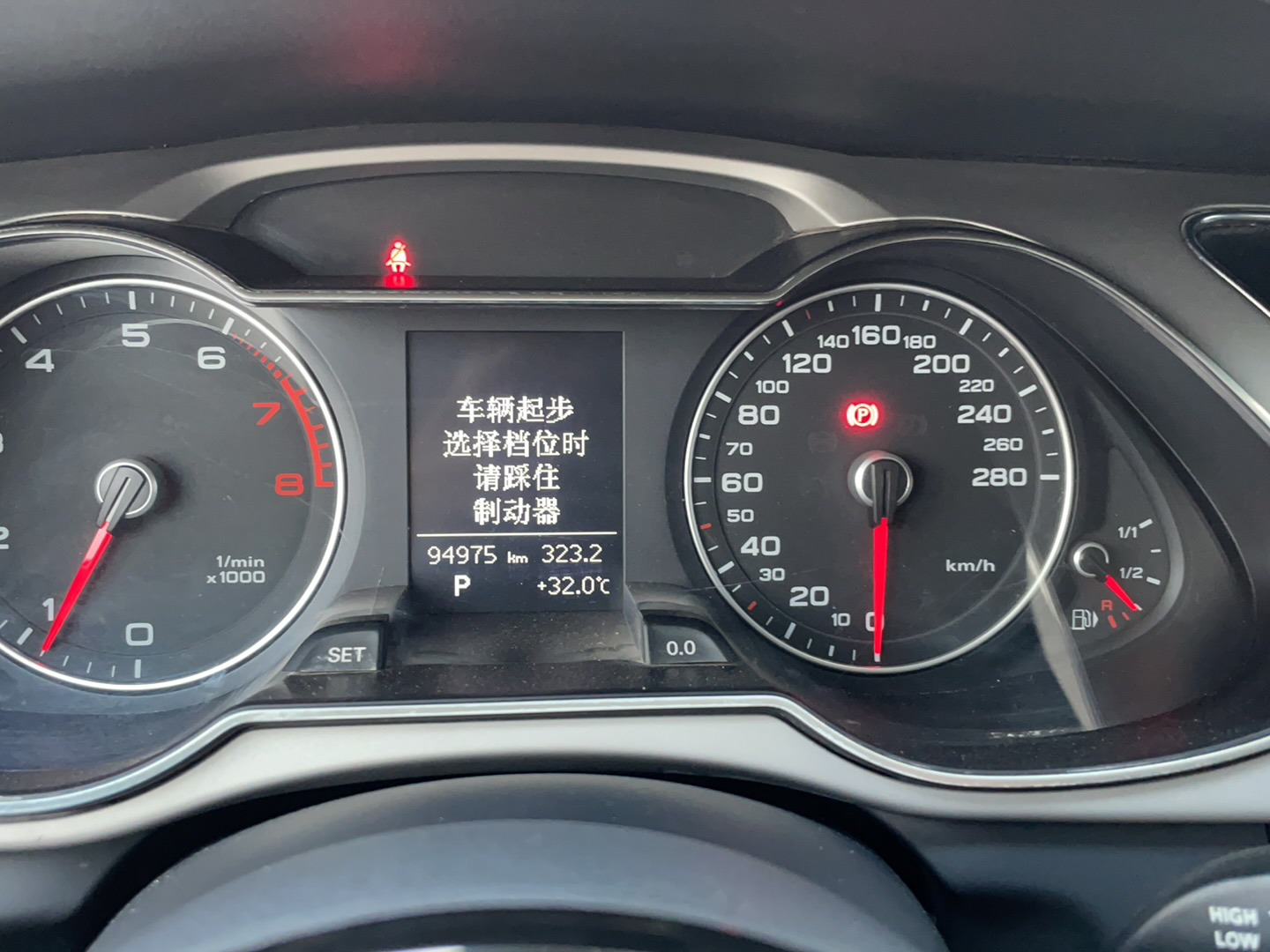 奥迪A4L 2013款 2.0T 自动 标准型 (国Ⅳ) 