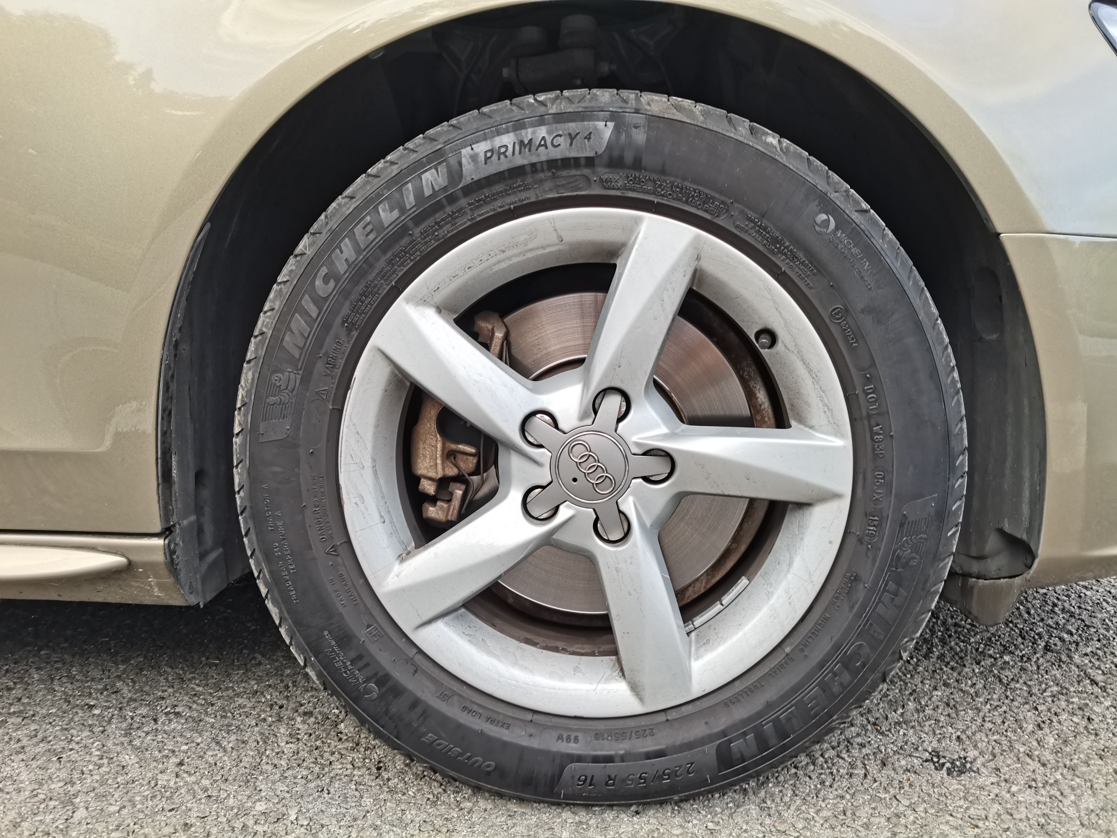 奥迪a4l2013款20t自动标准型国Ⅳ