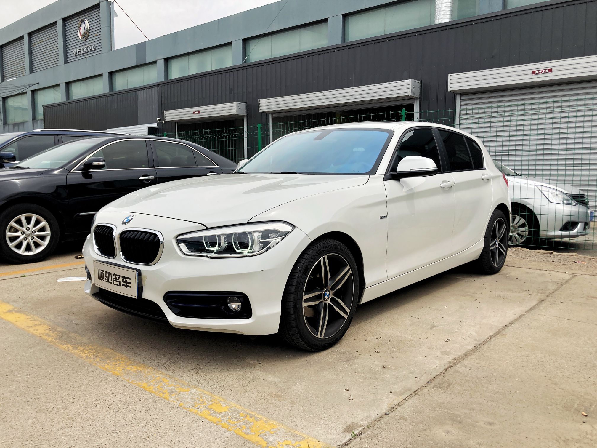 宝马1系118i进口2018款15t自动汽油运动设计套装