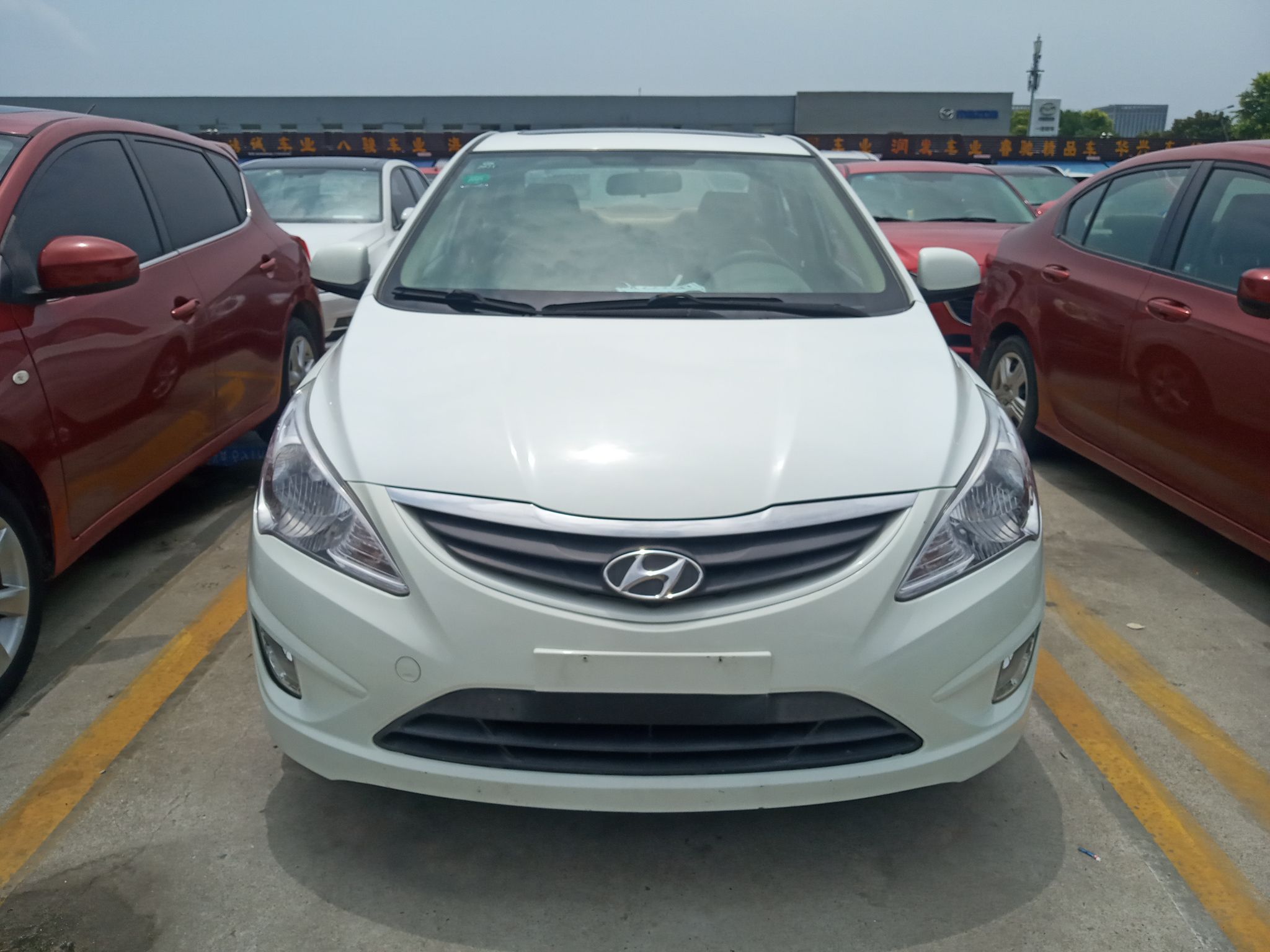 现代瑞纳2010款14l自动4门5座三厢车时尚型国Ⅳ