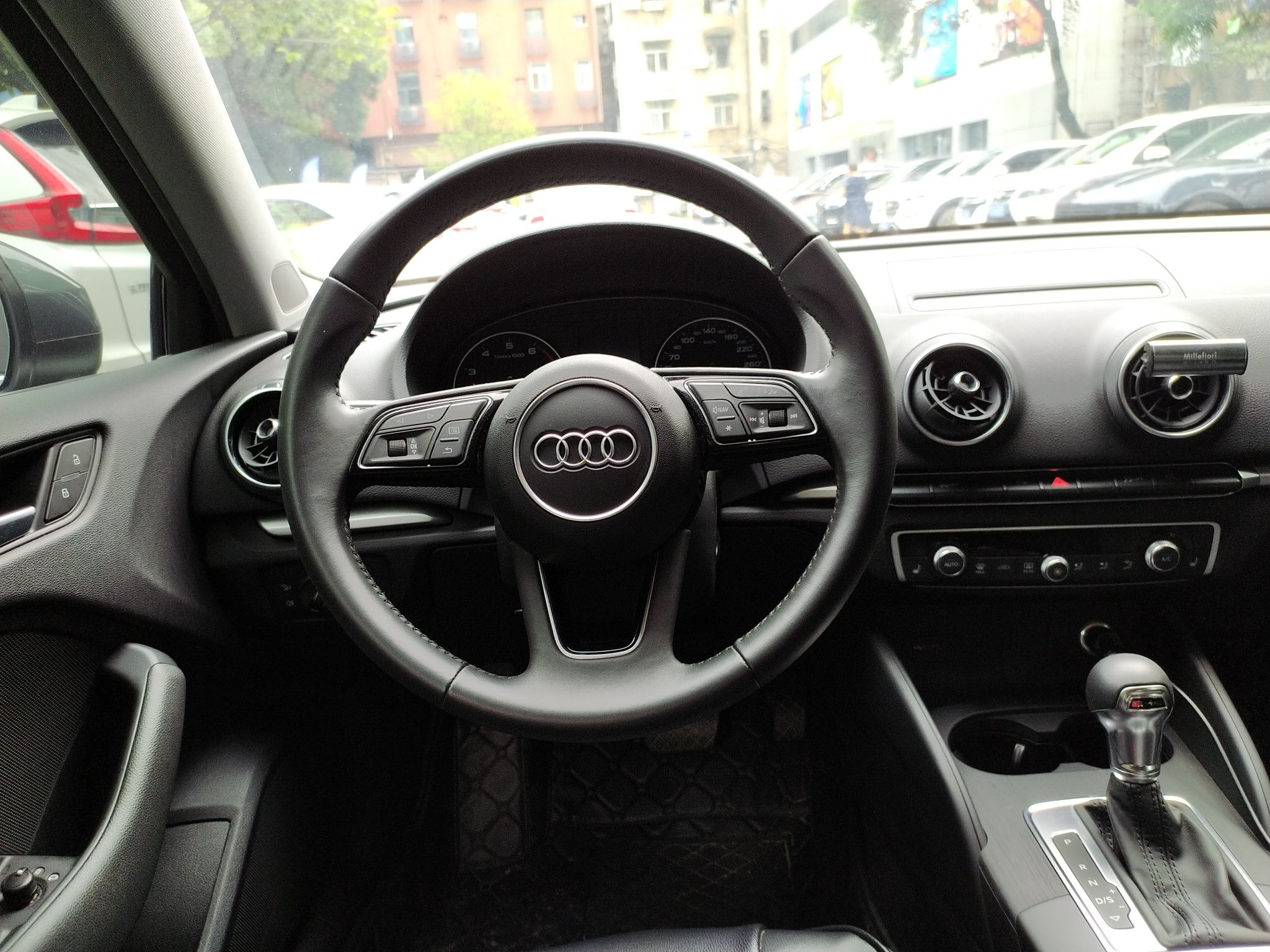 奥迪a3 35tfsi 2019款 1.4t 自动 进取型limousine (国Ⅴ)