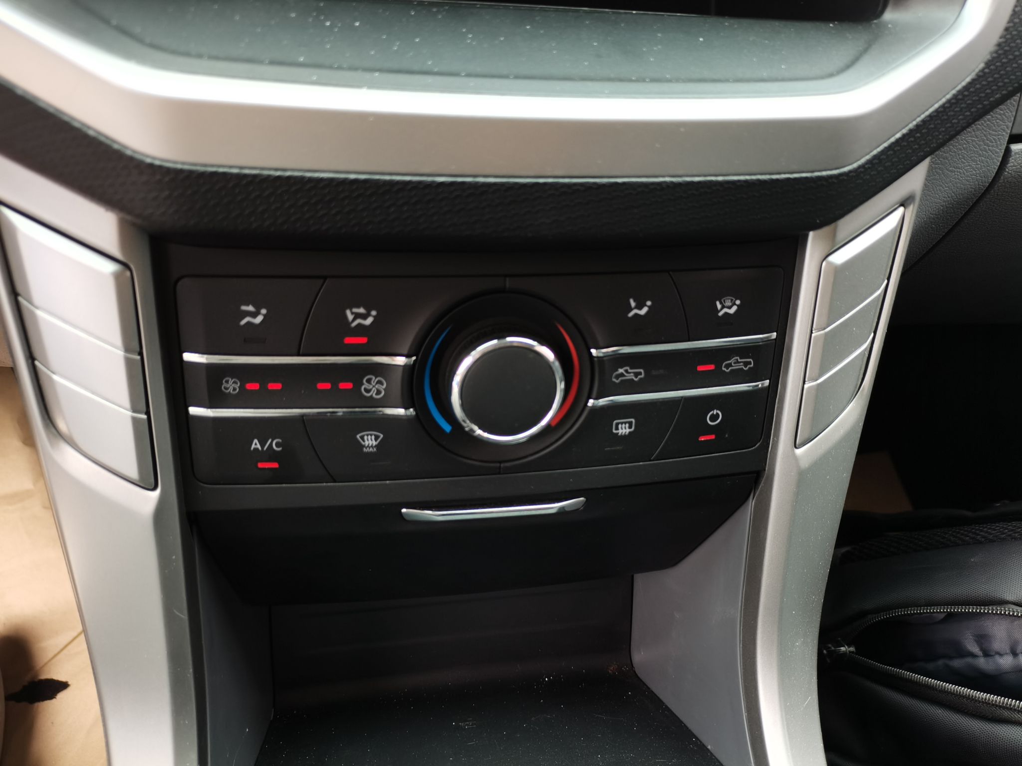 MAXUS迈克萨斯T60 2019款 2.4L 手动 高底盘先锋版标厢 (国Ⅴ) 