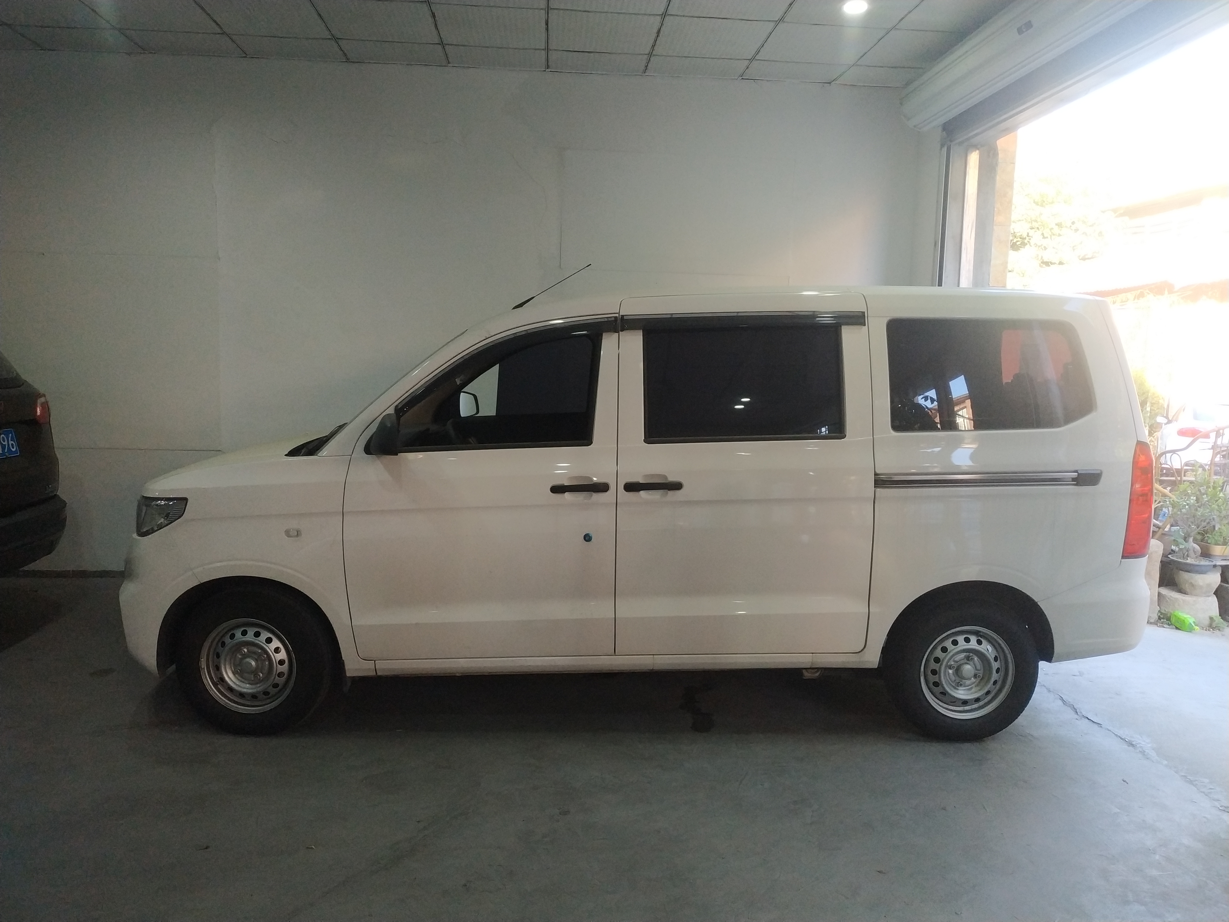 五菱宏光v2019款15l手动7座劲取版