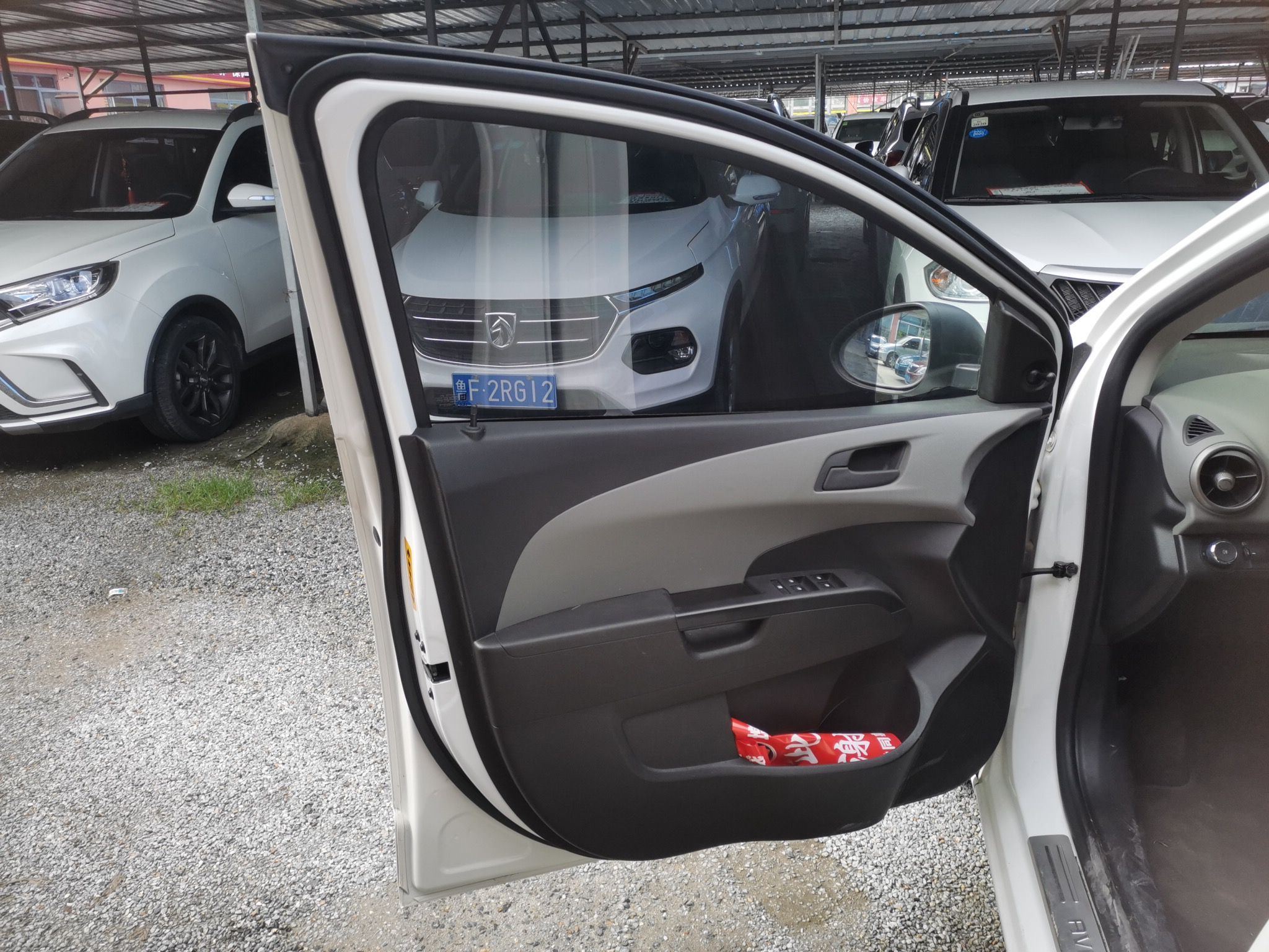 雪佛兰爱唯欧 2014款 1.4L 自动 4门5座三厢车 SL时尚天窗版 (国Ⅳ) 