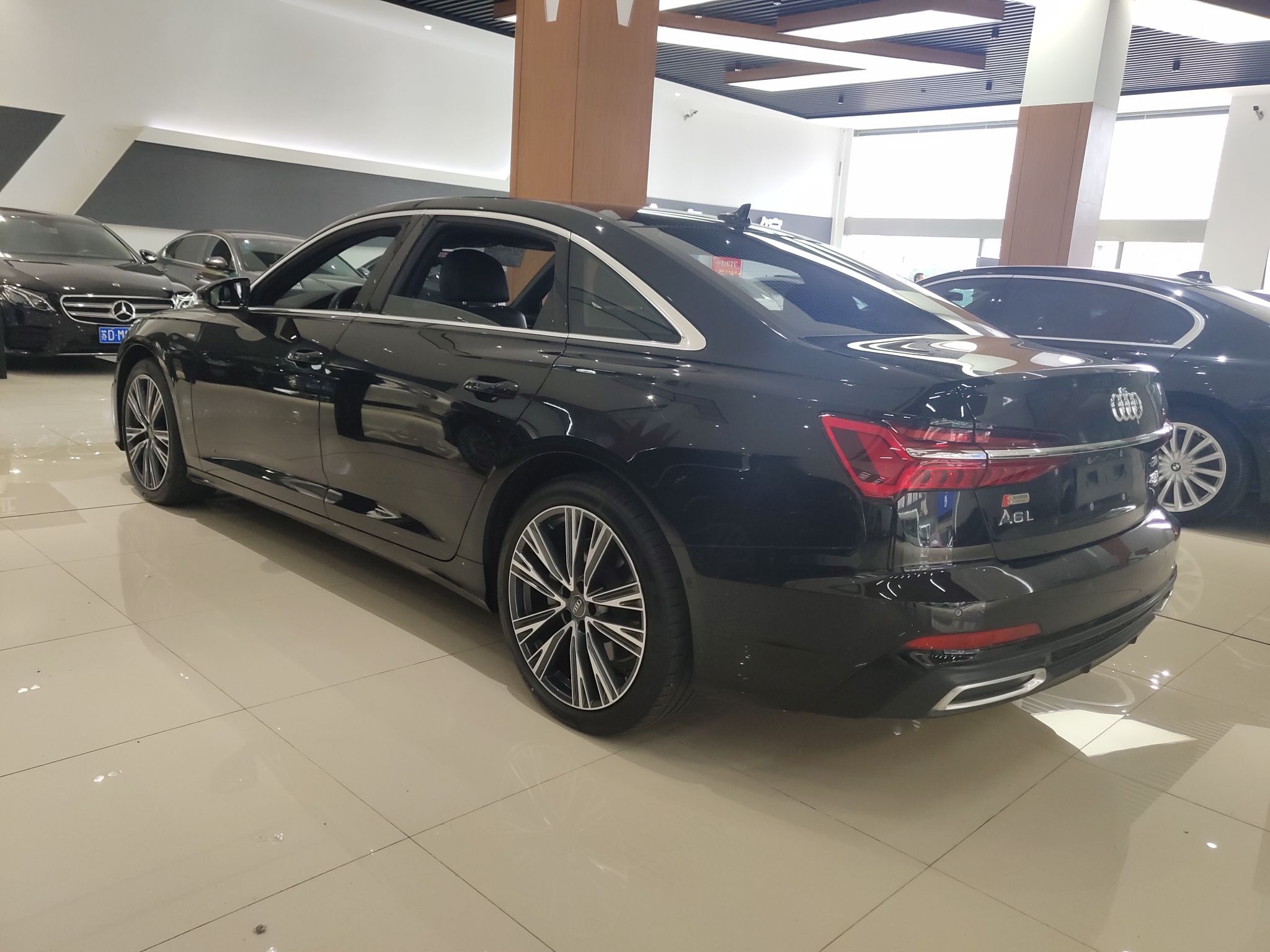 奥迪a6l45tfsi2020款20t自动臻选动感型国Ⅵ