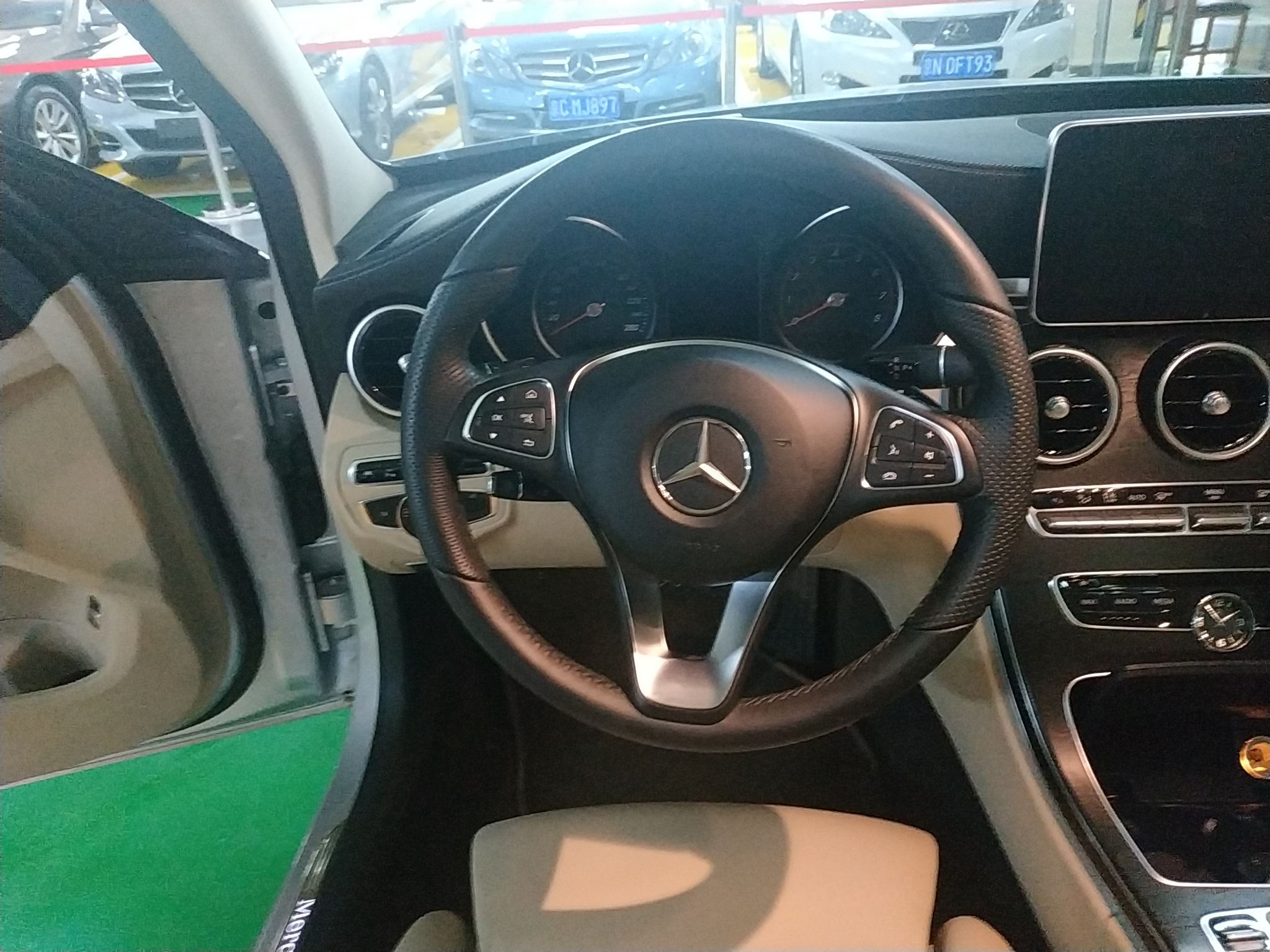 奔驰C级 C300L 2015款 2.0T 自动 运动型 (国Ⅴ) 