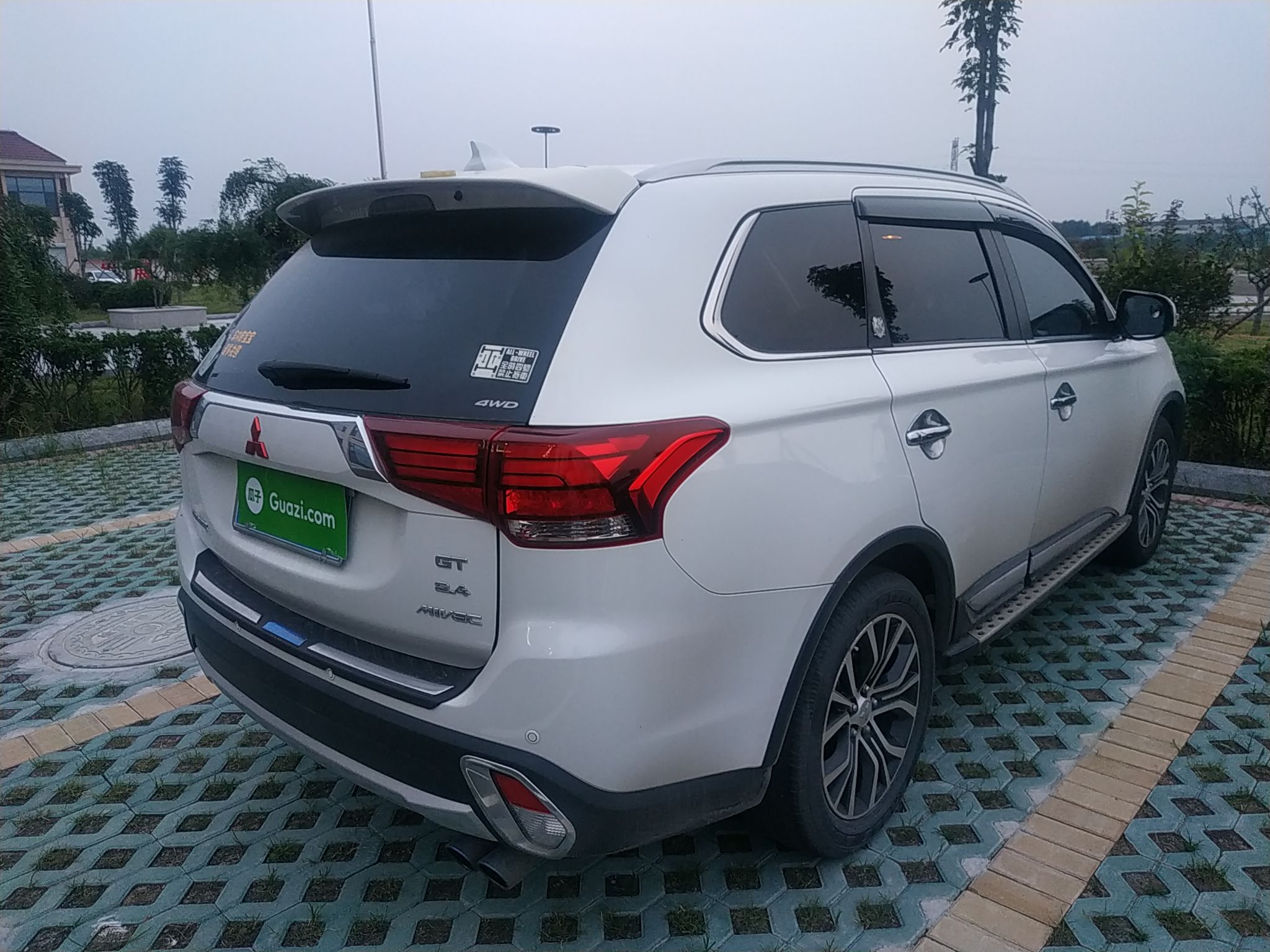 三菱欧蓝德 [进口] 2016款 2.4l 自动 四驱 精英版