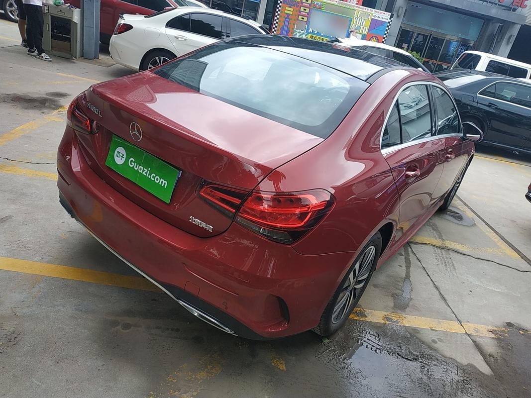 奔驰a级a180l2020款13t自动改款运动轿车版国Ⅵ