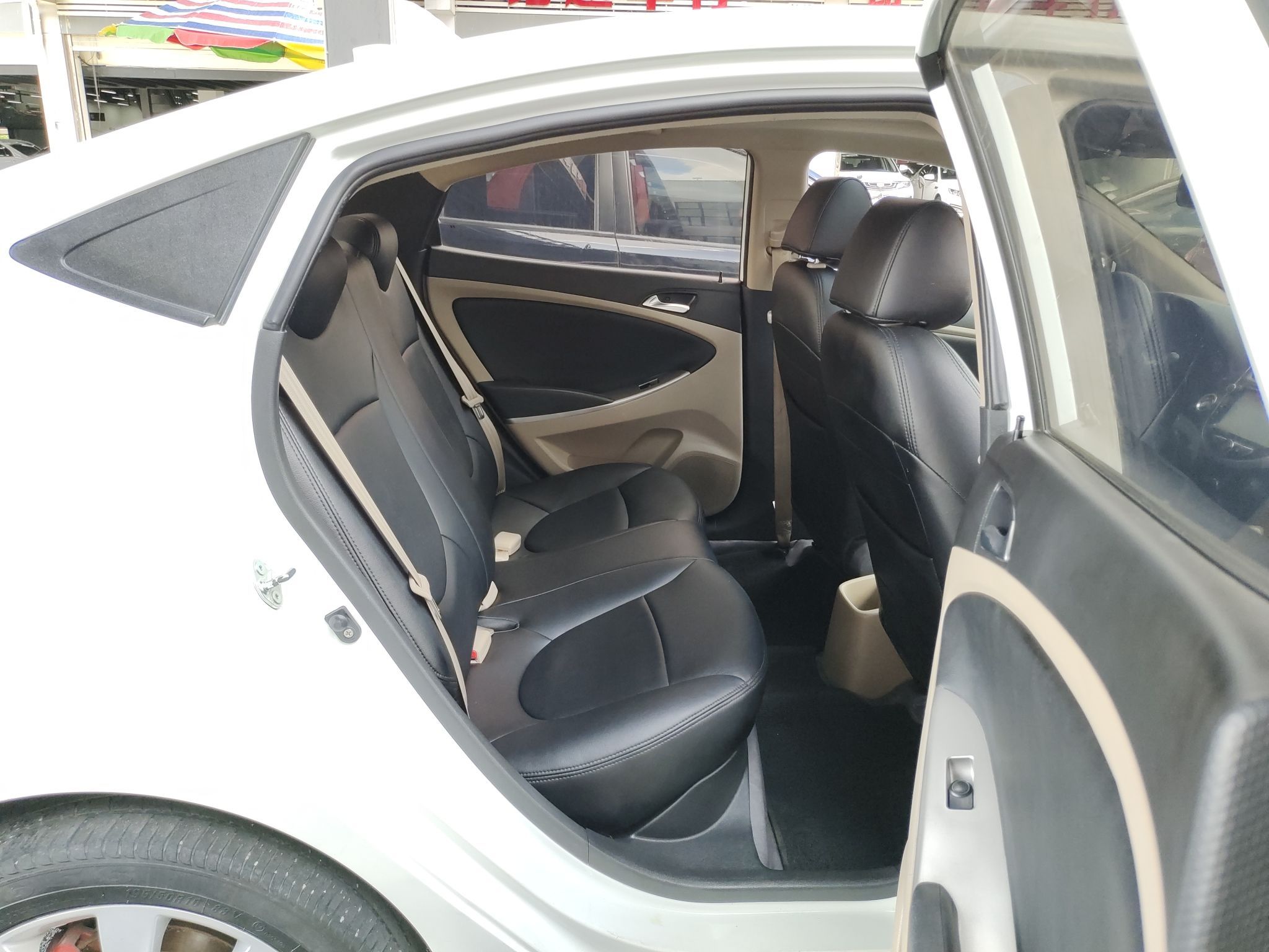 现代瑞纳 2014款 1.6L 自动 4门5座三厢车 领先型GLX (国Ⅳ) 