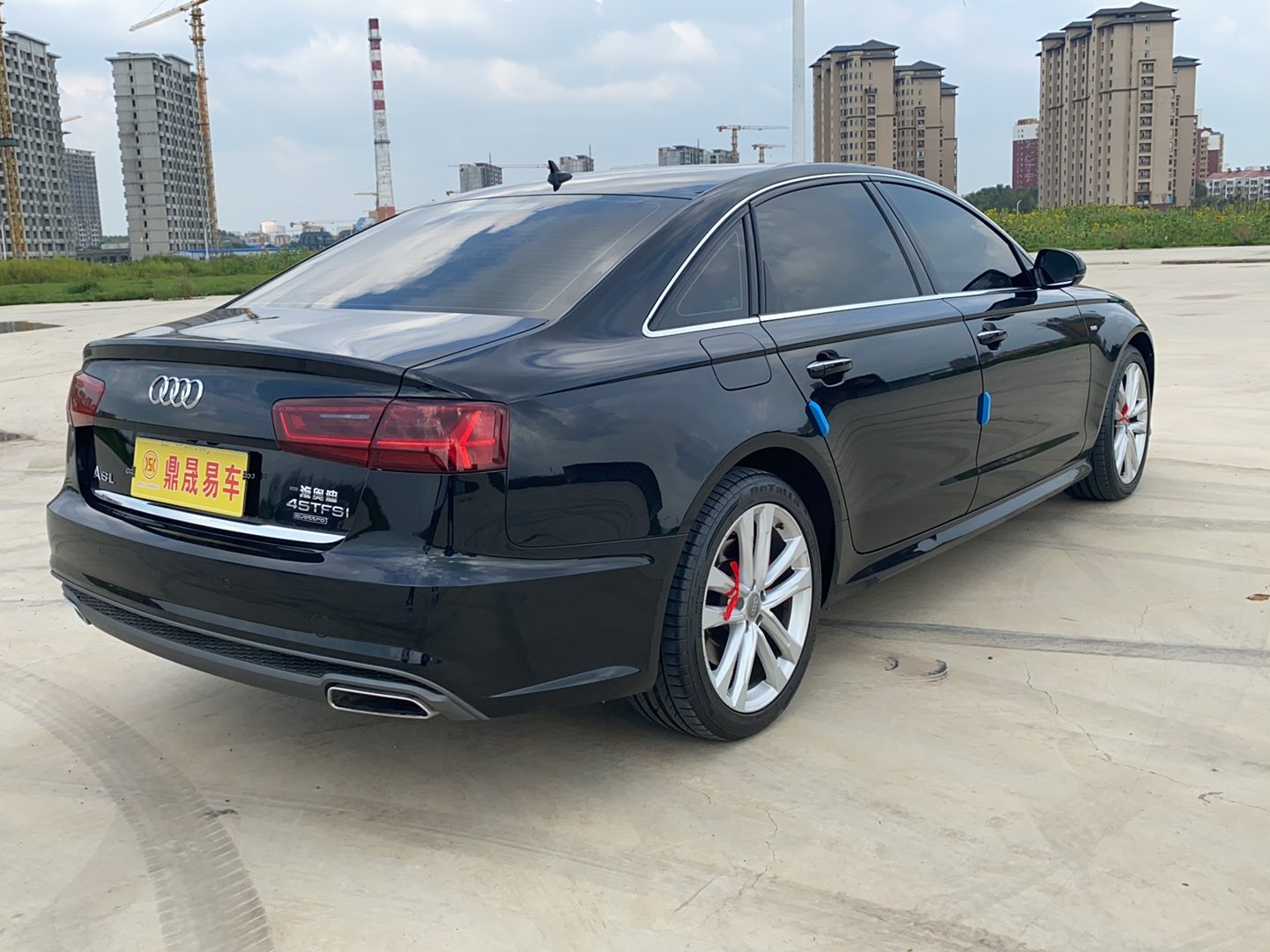 奥迪a6l45tfsi2018款30t自动运动型30周年纪念版国Ⅴ