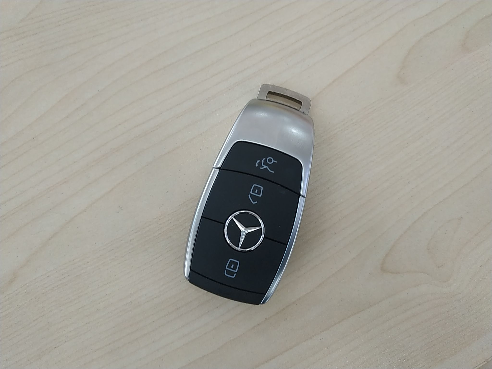 奔驰c级c2602020款15t自动运动版国Ⅵ
