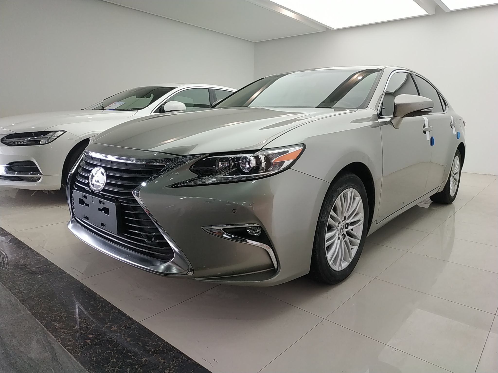 雷克萨斯es200进口2015款20l自动精英版