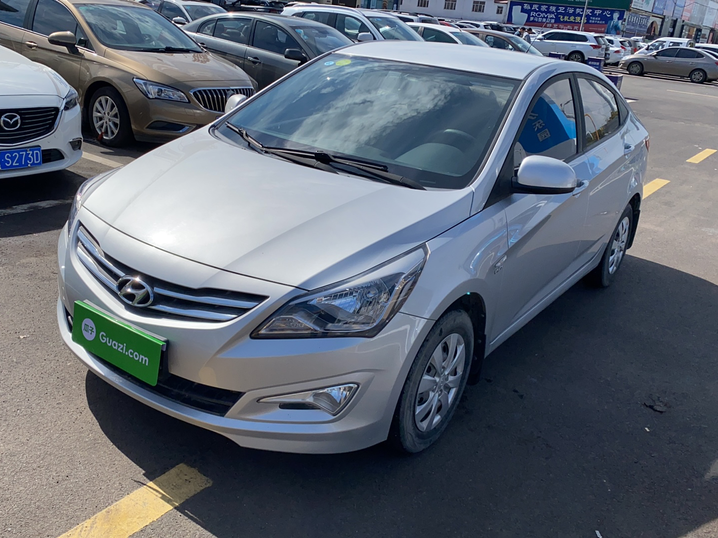 现代瑞纳2014款14l手动4门5座三厢车智能型gls国Ⅳ