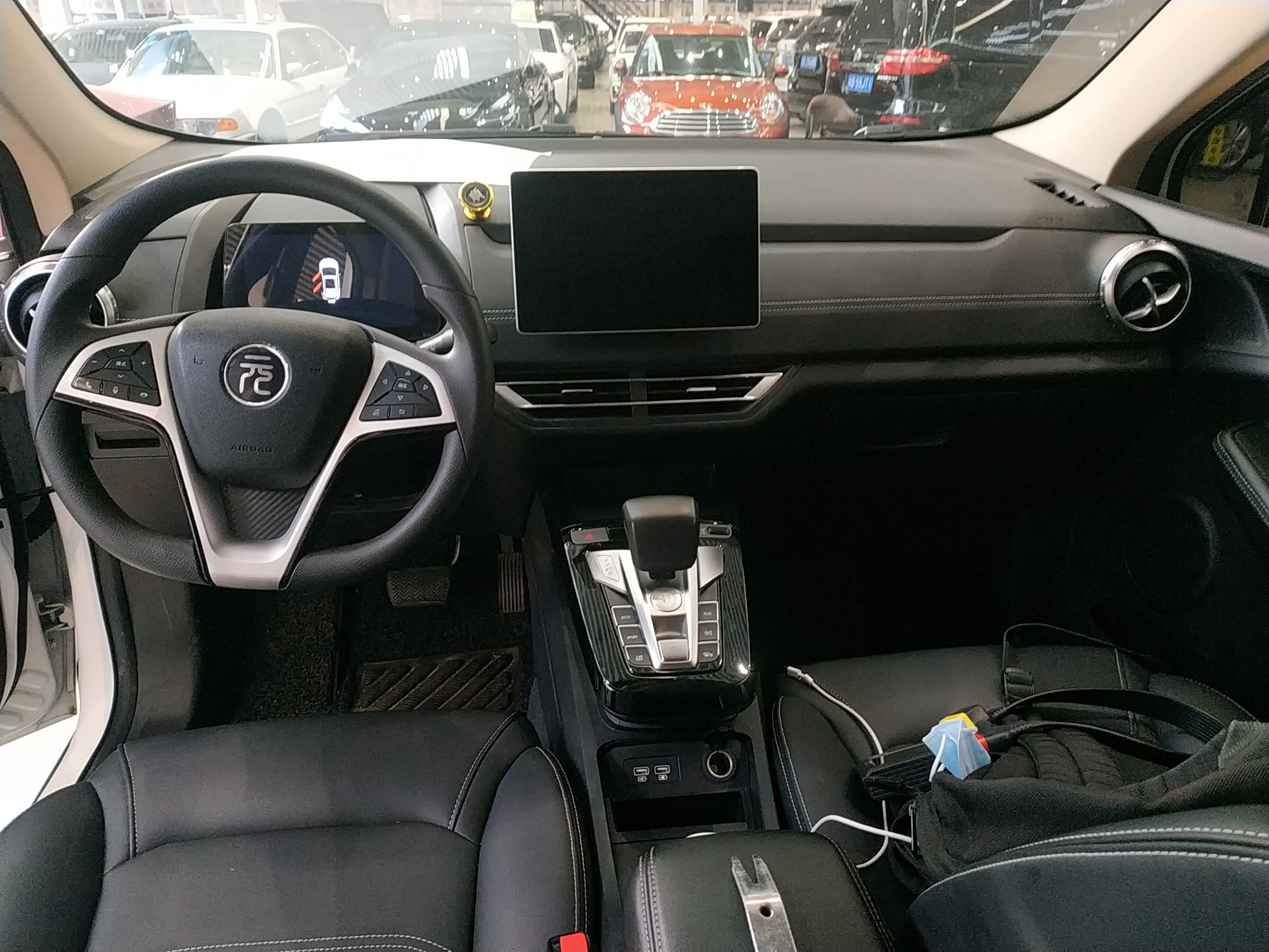 比亚迪元ev5352019款自动智联领潮型纯电动