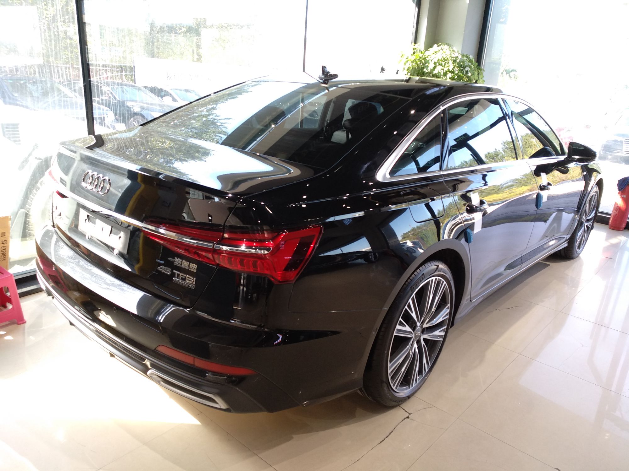 奥迪a6l45tfsi2020款20t自动臻选动感型国Ⅵ