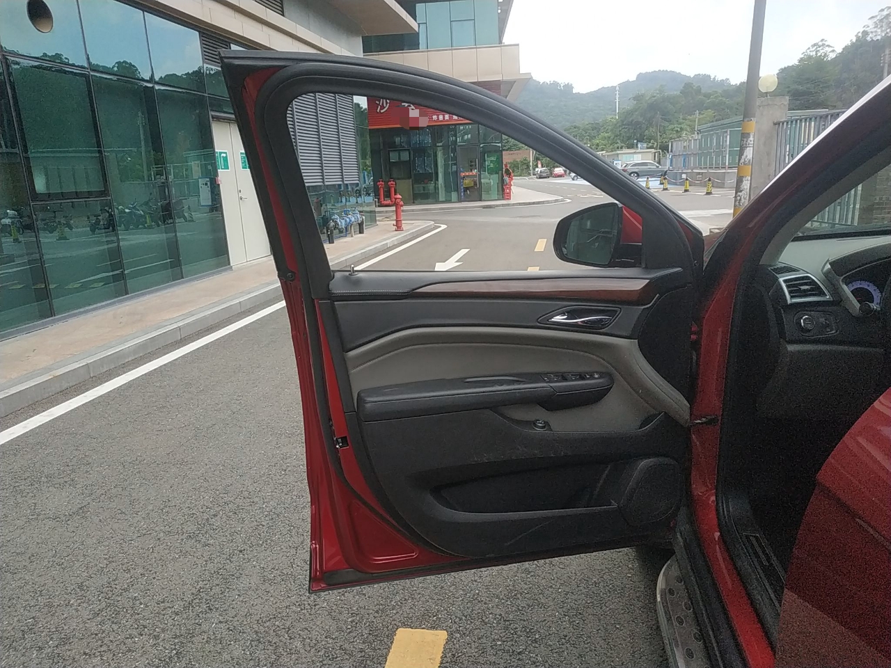 凯迪拉克SRX 2011款 3.0L 旗舰型(进口)