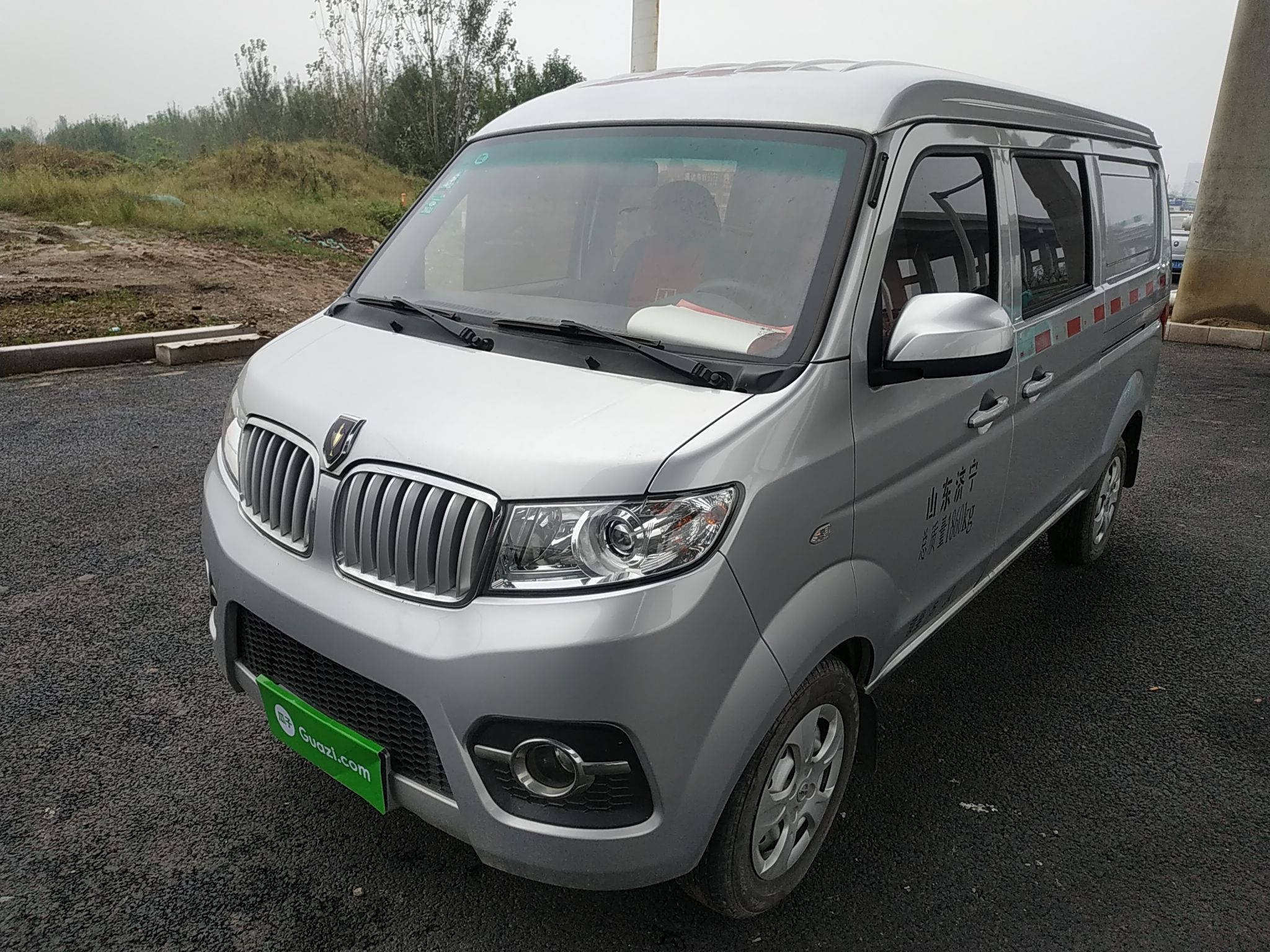 金杯海狮x302018款13l手动5座舒适型厢货国Ⅴ