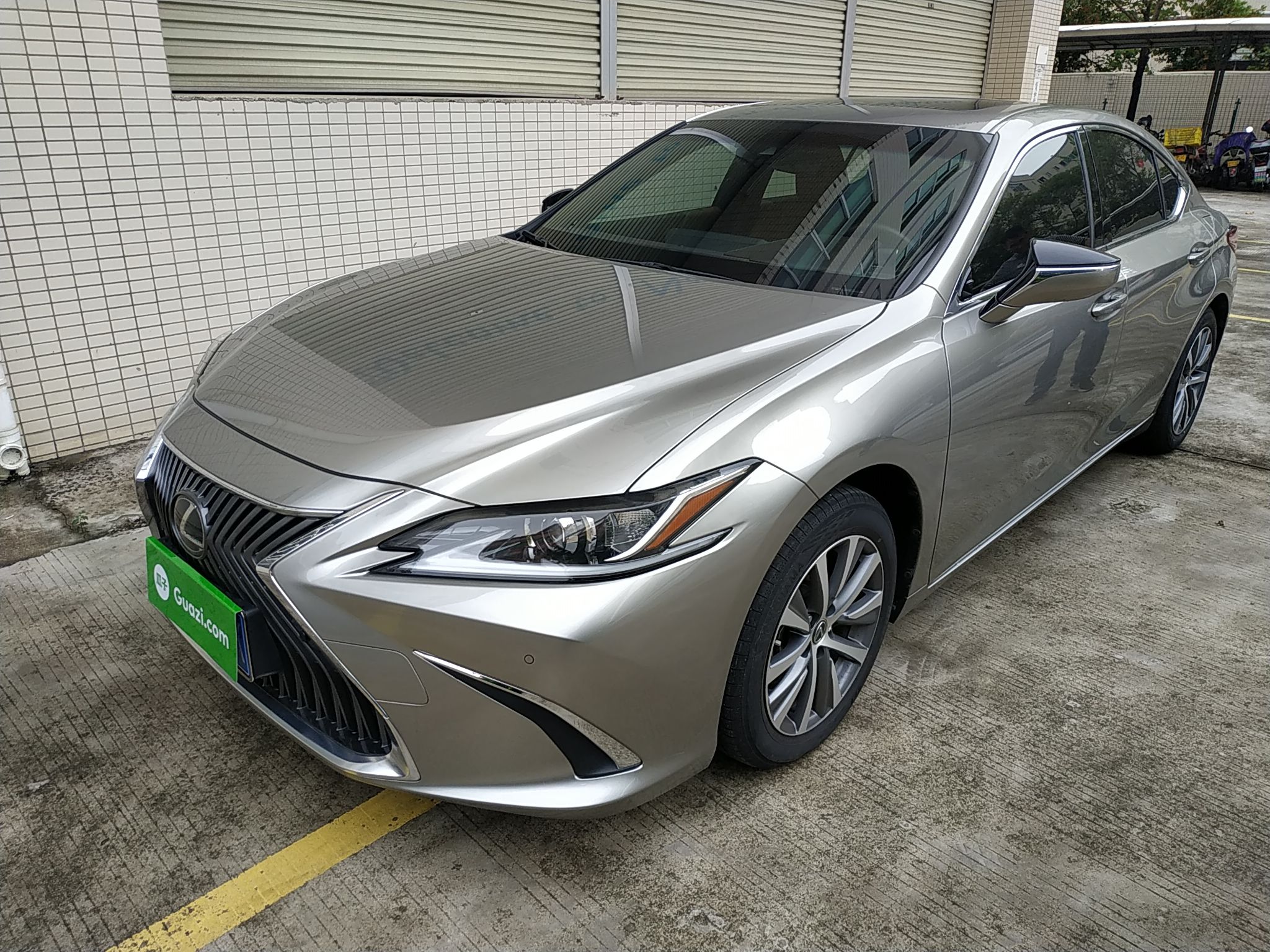 雷克萨斯es200进口2020款20l自动卓越版