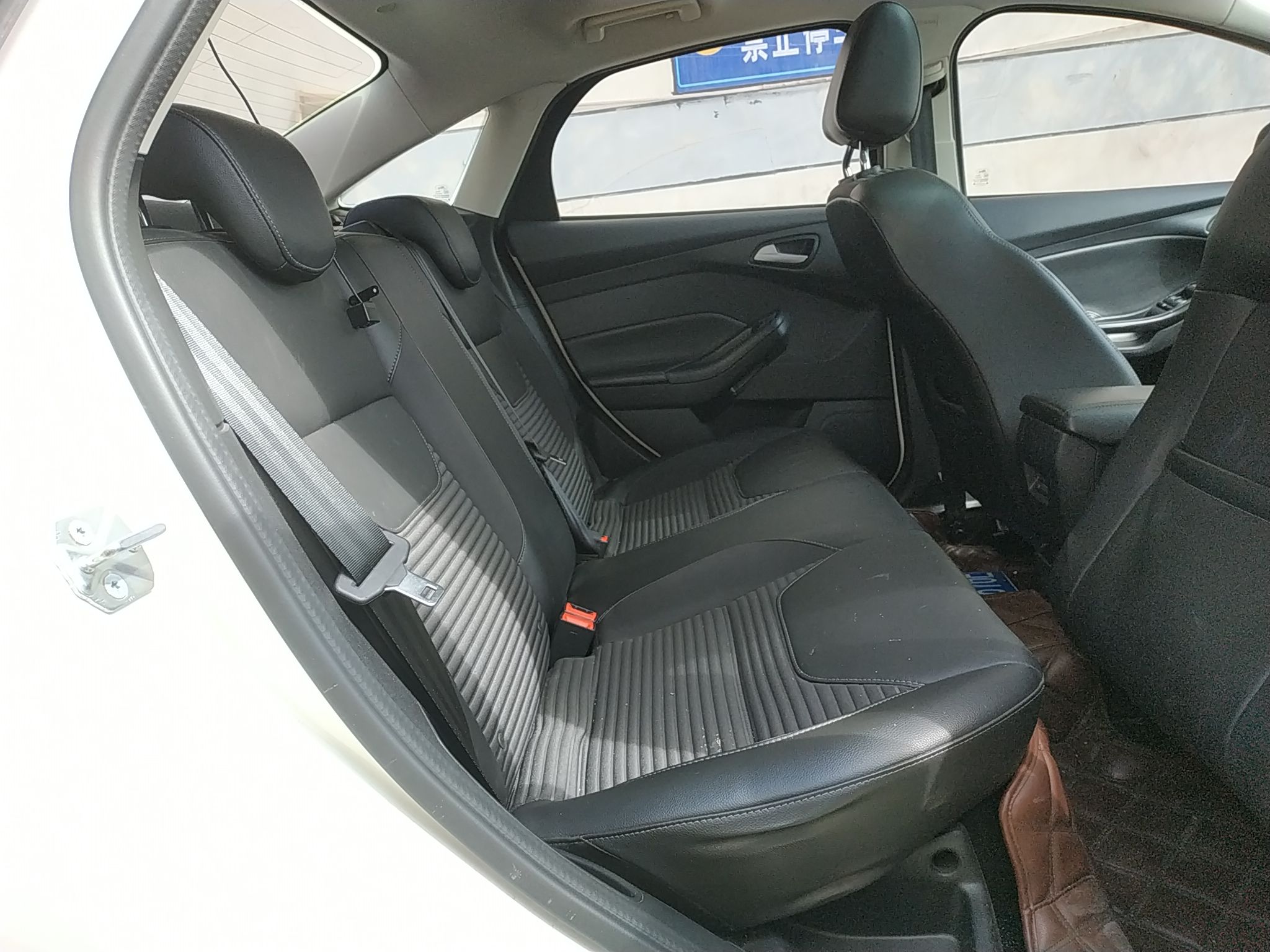 福特福克斯 2018款 1.0T 自动 4门5座三厢车 EcoBoost 125超能风尚型智行版 (国Ⅴ) 