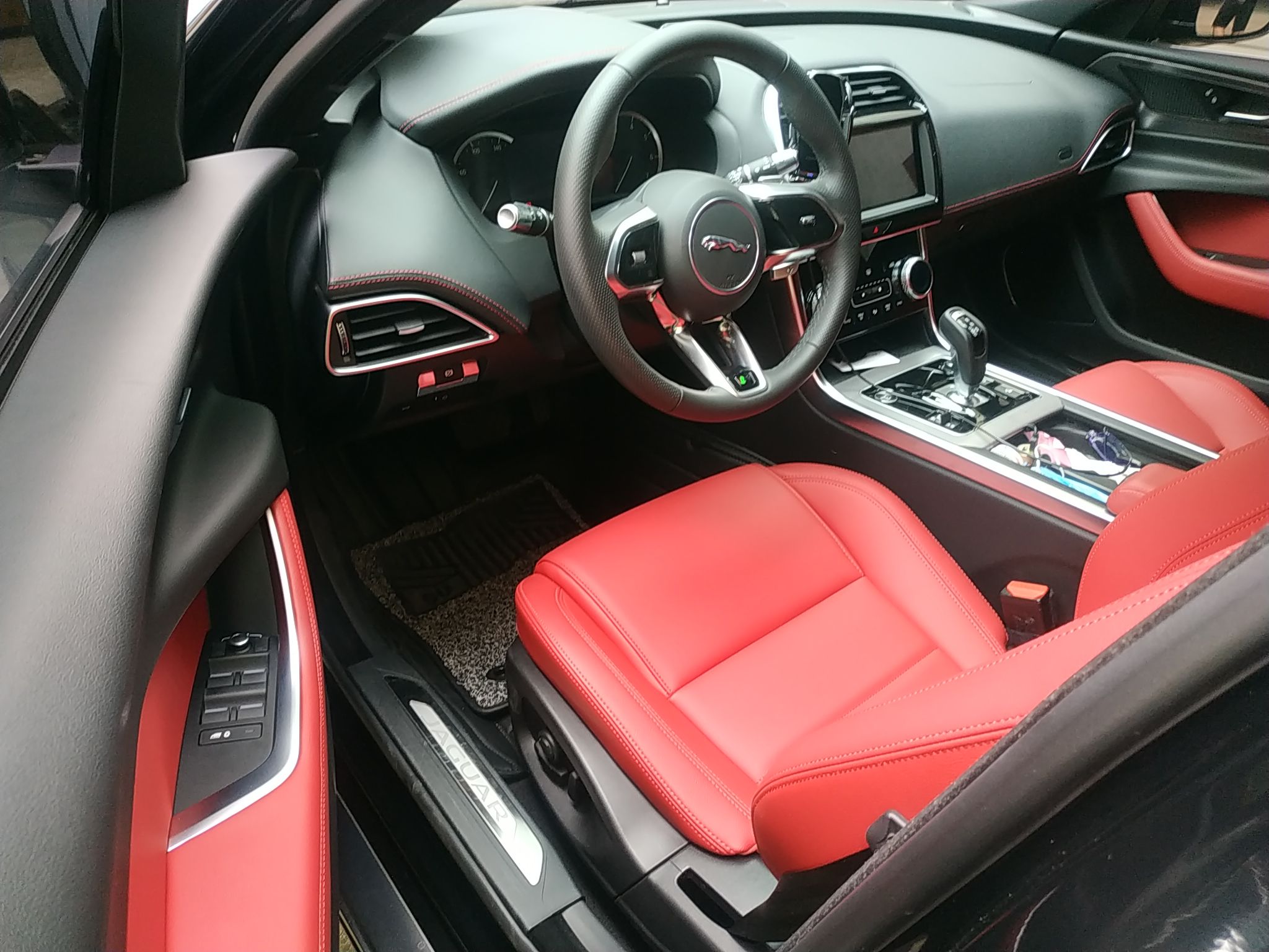 捷豹xel2020款20t自动后驱200ps进取运动版s国Ⅵ