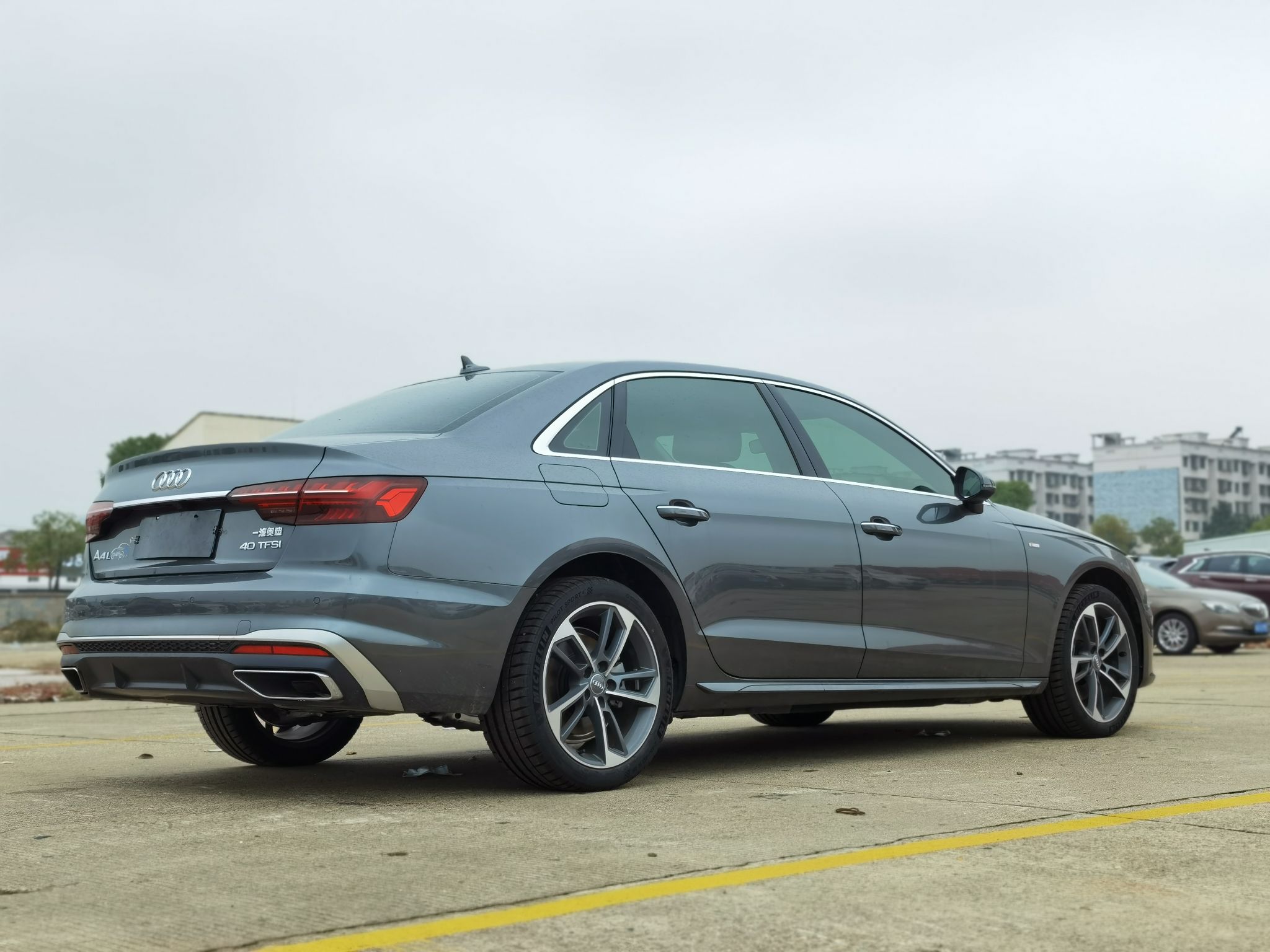 奥迪a4l2020款20t自动时尚动感型国Ⅵ