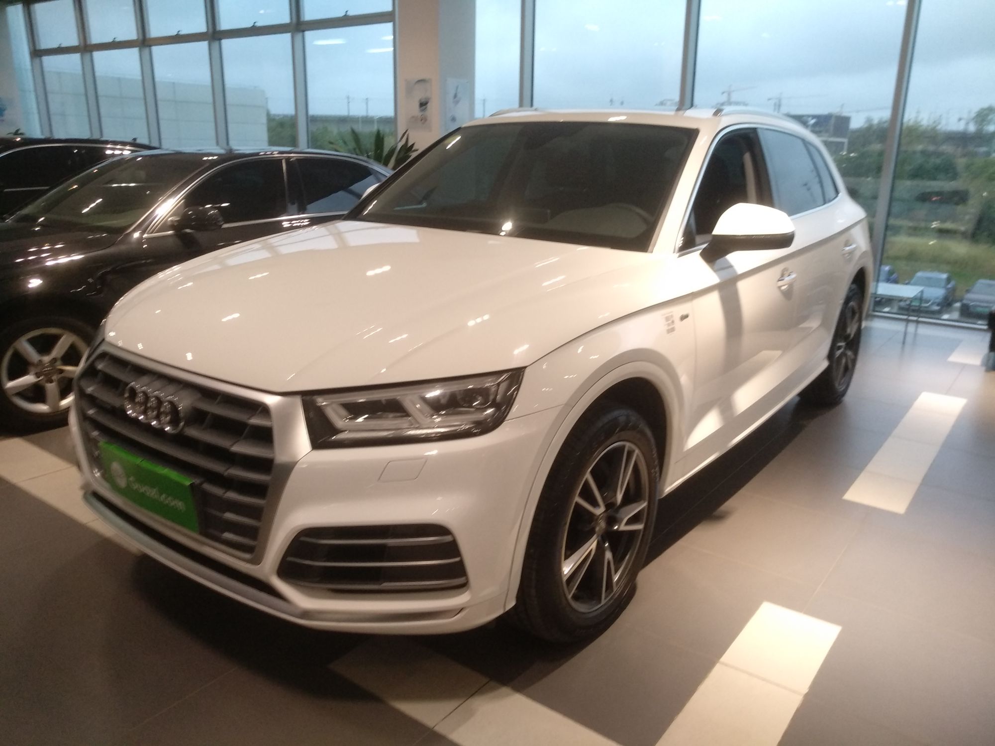 奥迪q5l40tfsi2020款20t自动改款荣享时尚型国Ⅵ