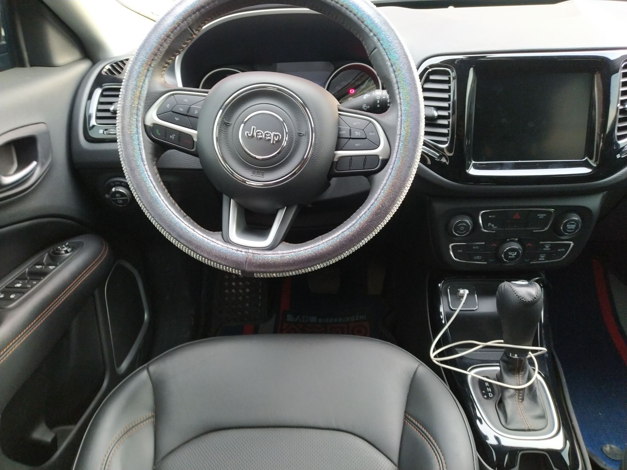 吉普指南者 2020款 1.3t 自动 220t精英版 (国Ⅵ)