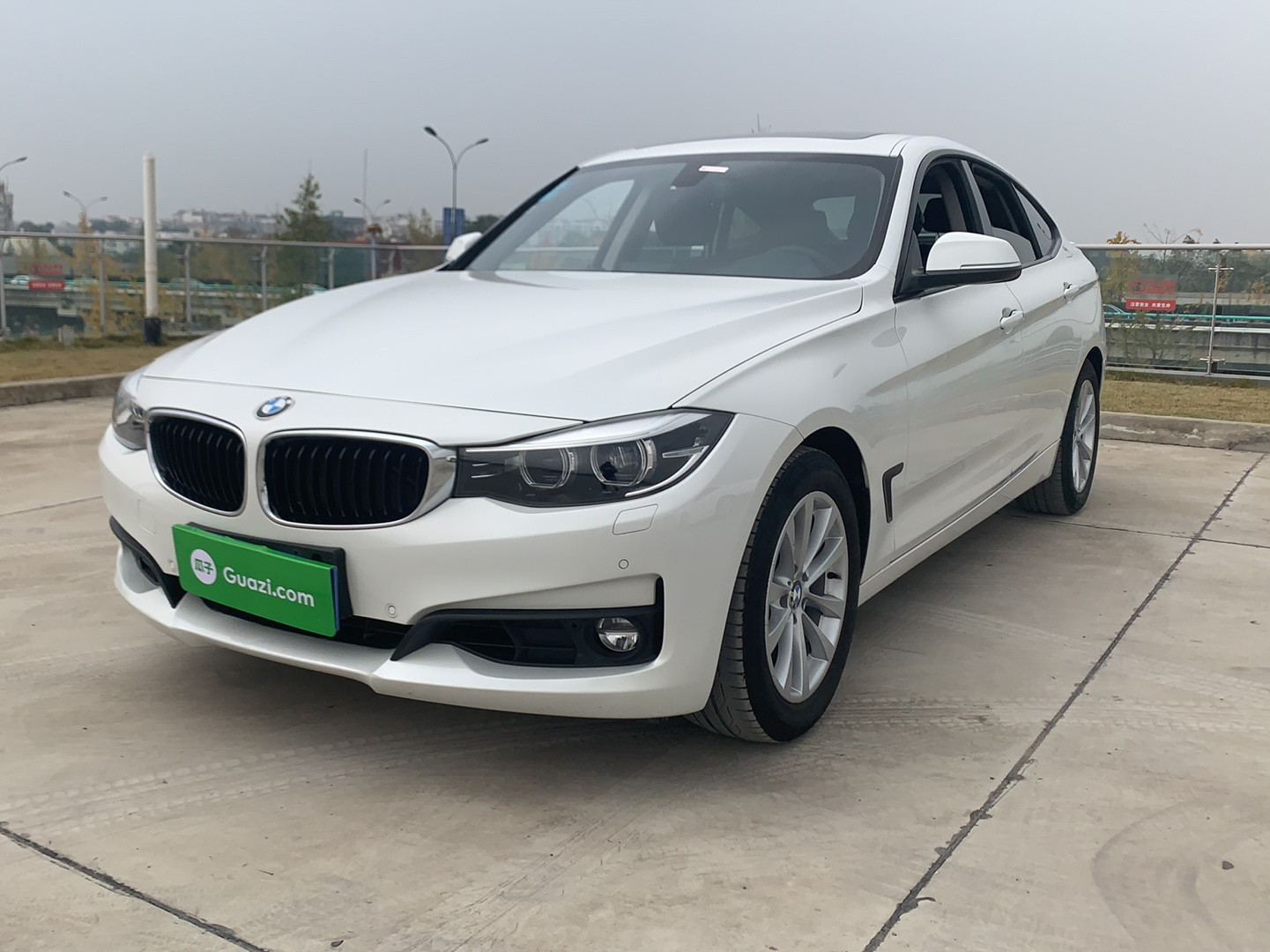 宝马3系gt320i进口2017款20t自动汽油时尚型