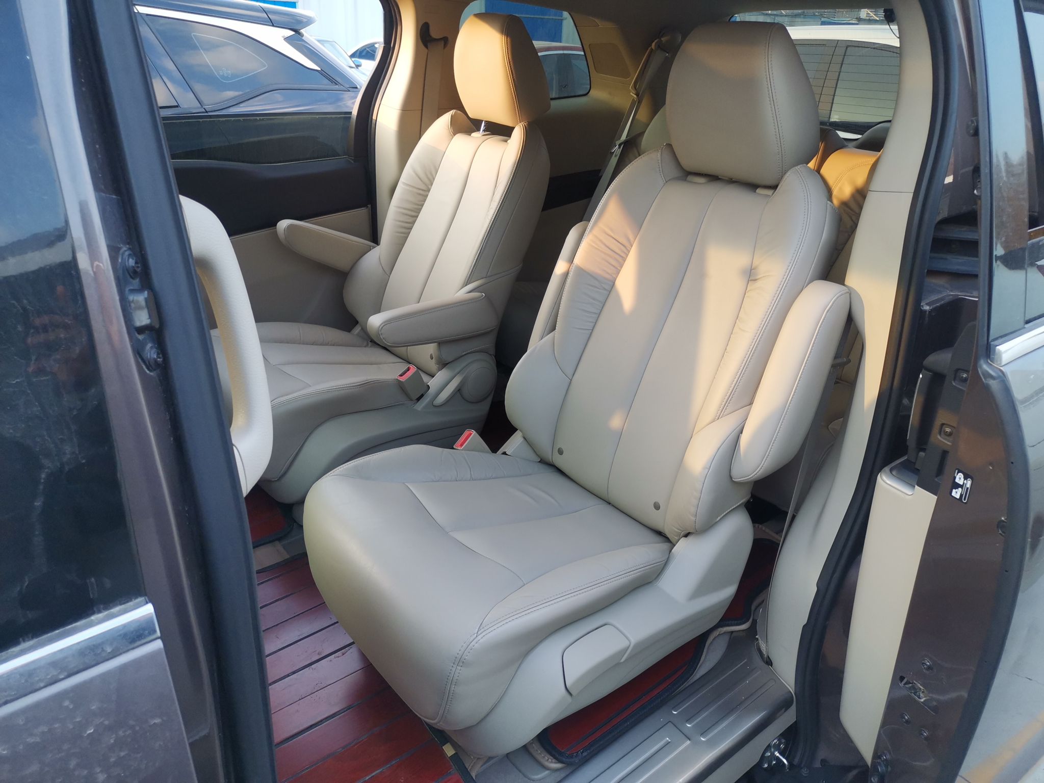 别克gl82015款24l自动7座豪华商务尊享版国Ⅴ