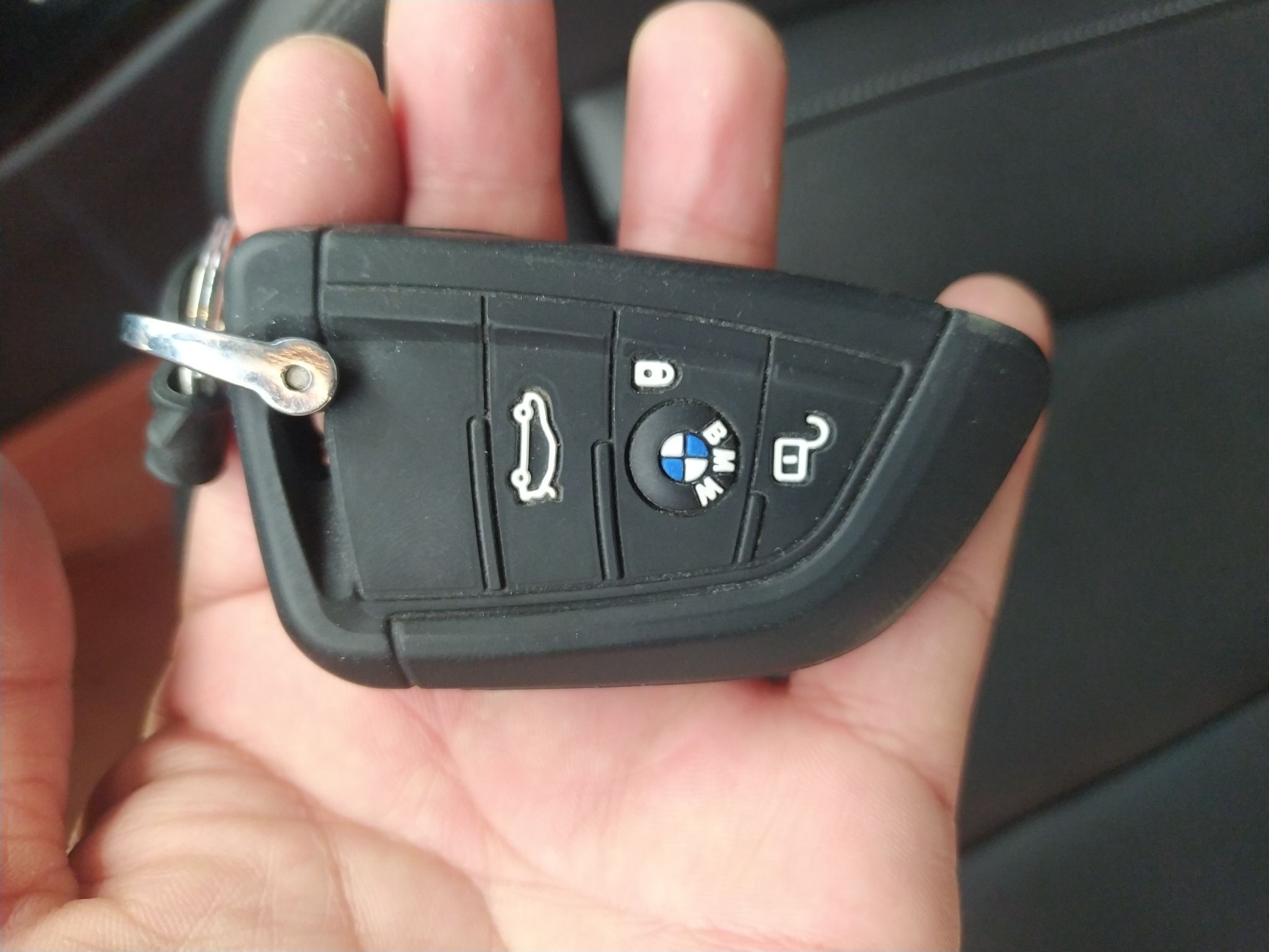 宝马x2sdrive25i2020款20t自动尊享型m运动套装版国Ⅵ