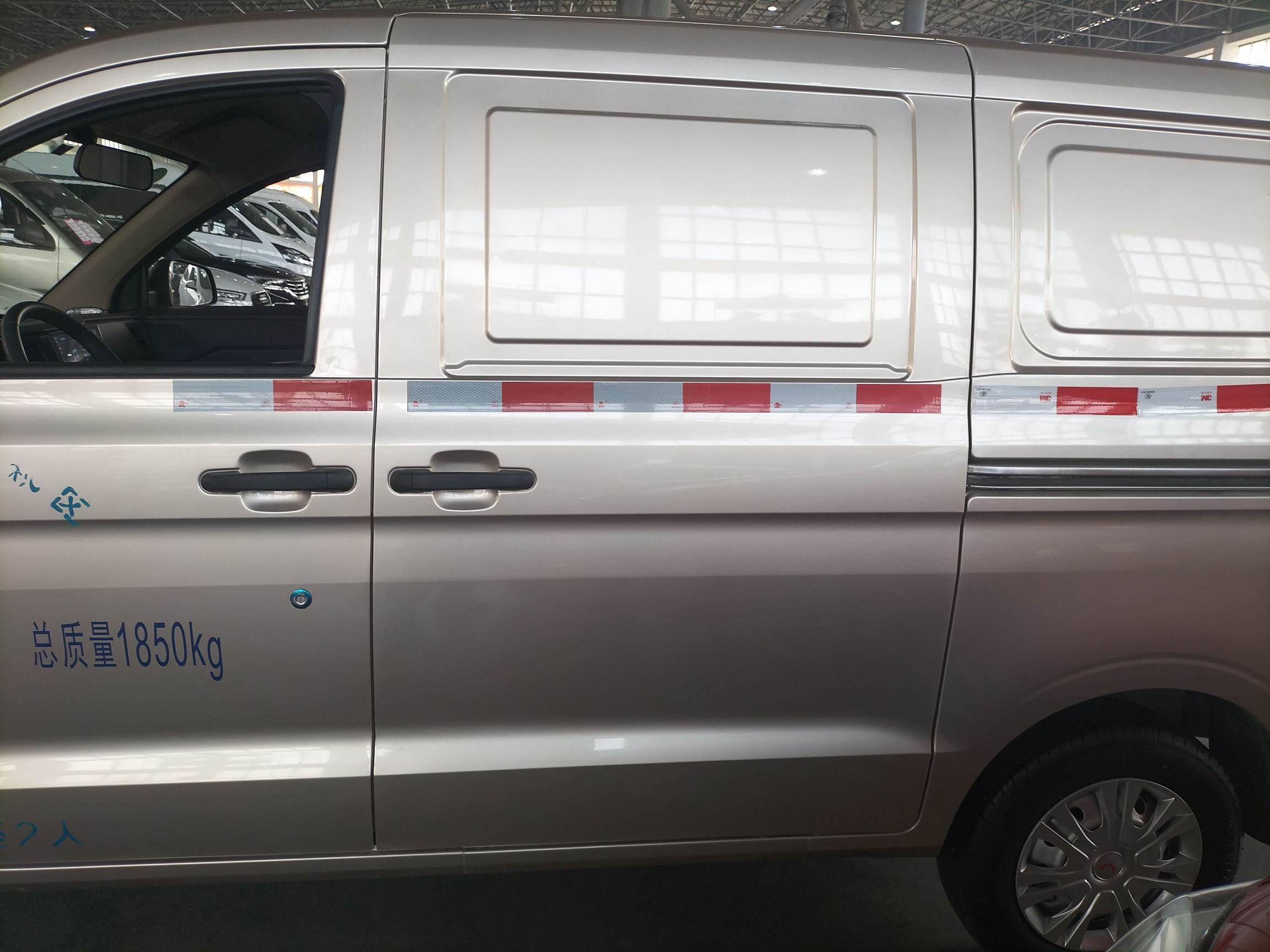 五菱宏光v2019款15l手动2座劲取版封窗车