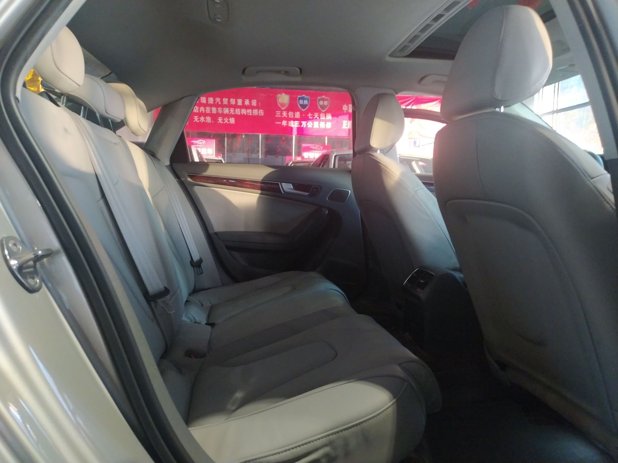 奥迪A4L 2015款 2.0T 自动 舒适型 (国Ⅳ) 