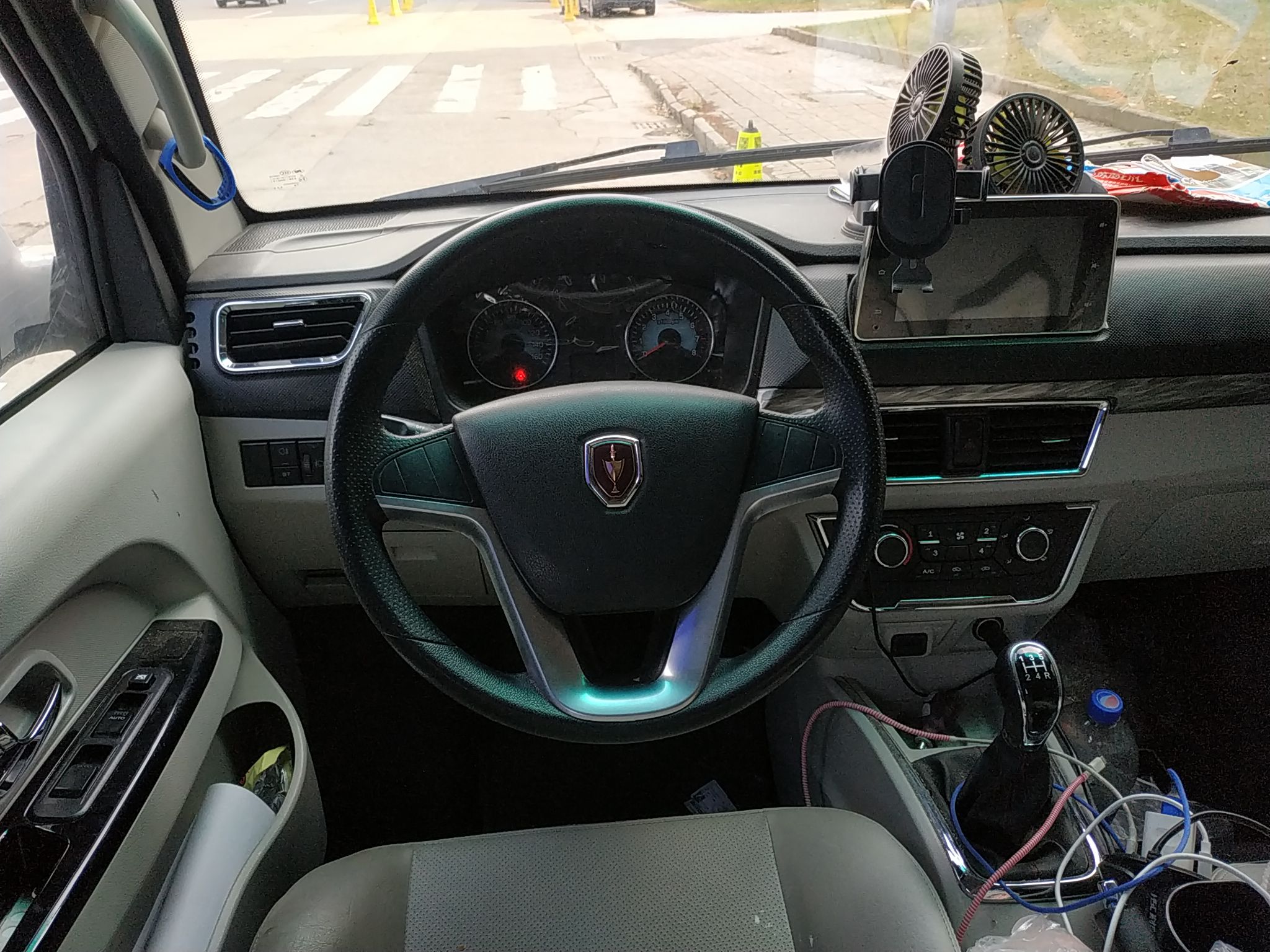 金杯海狮s2021款16l手动财富无空调版客车国Ⅵ