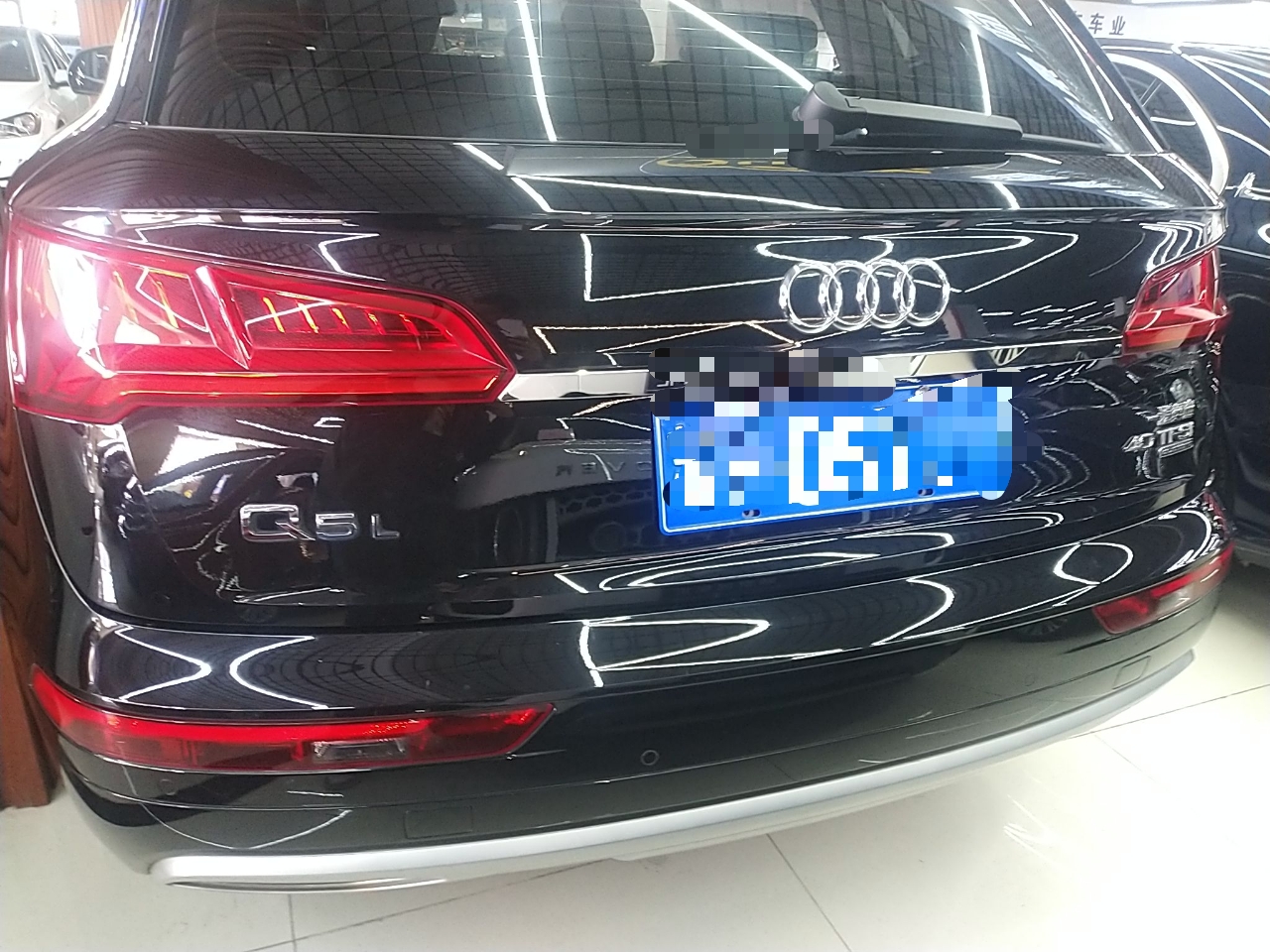 奥迪Q5L 40TFSI 2018款 2.0T 自动 荣享进取型 (国Ⅵ) 