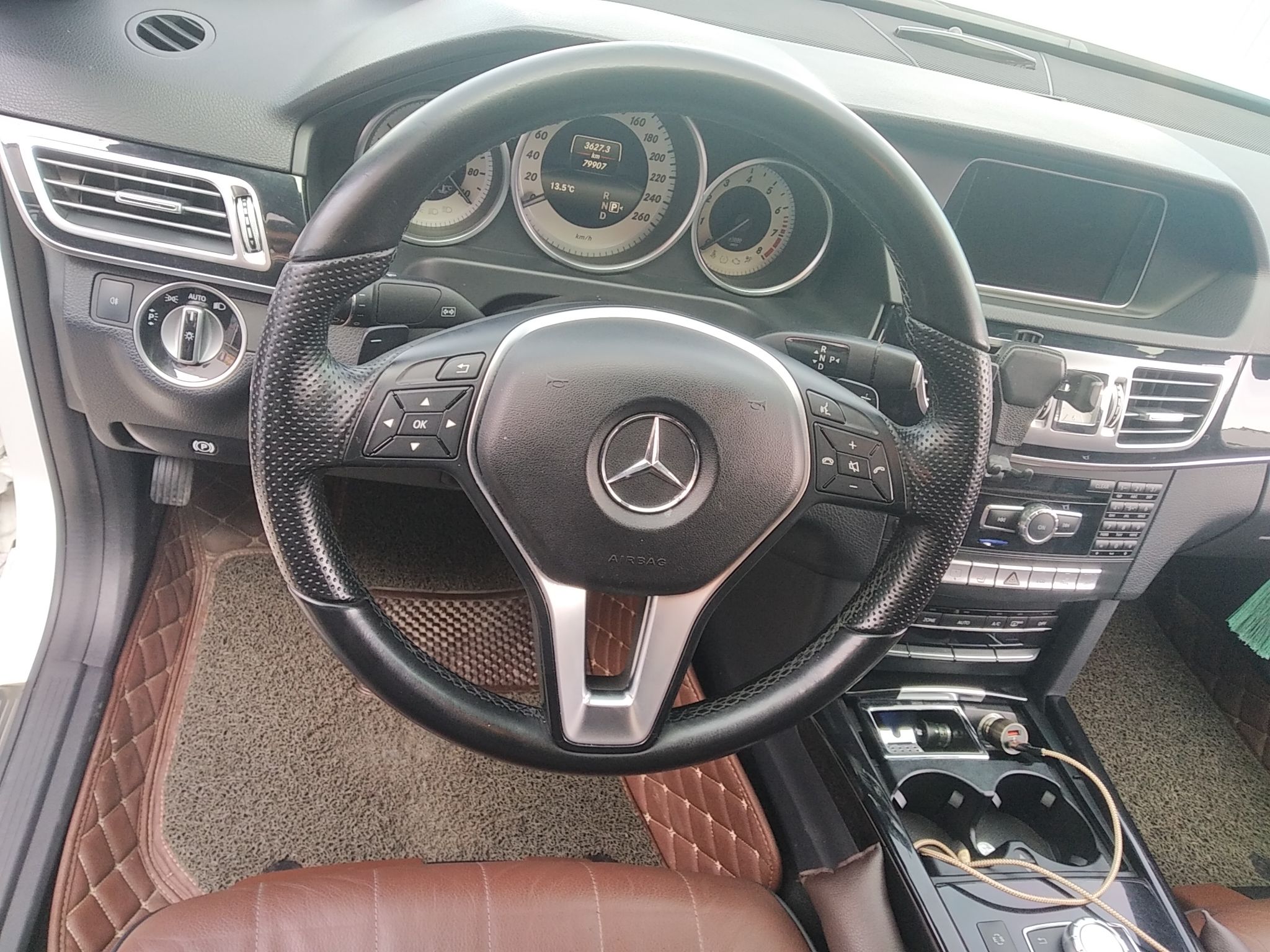 奔驰e级e260l2015款20t自动汽油运动豪华型国Ⅳ