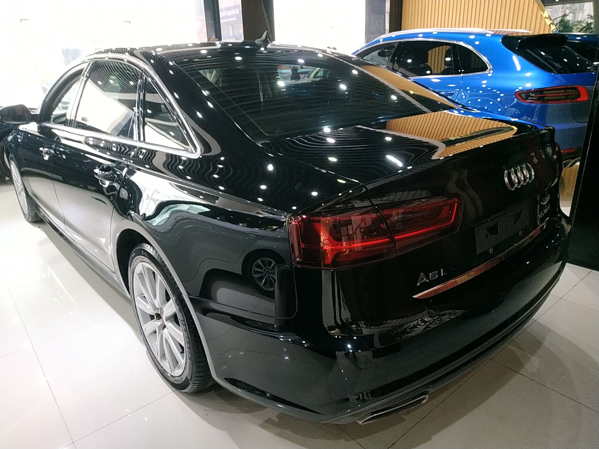 奥迪A6L 35TFSI 2018款 2.0T 自动 时尚型30周年纪念版 (国Ⅴ) 