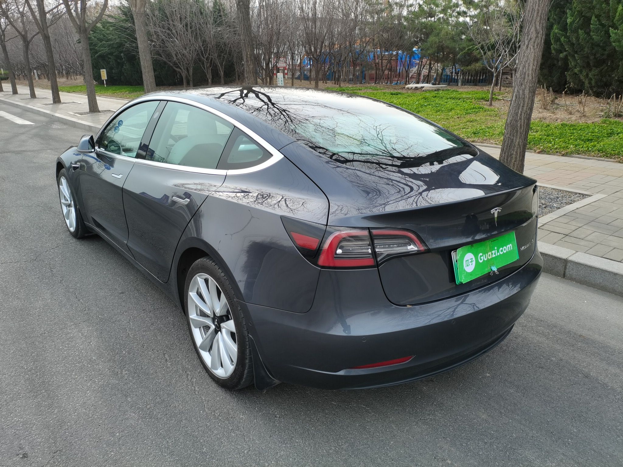 特斯拉model32020款自动改款长续航后轮驱动版纯电动