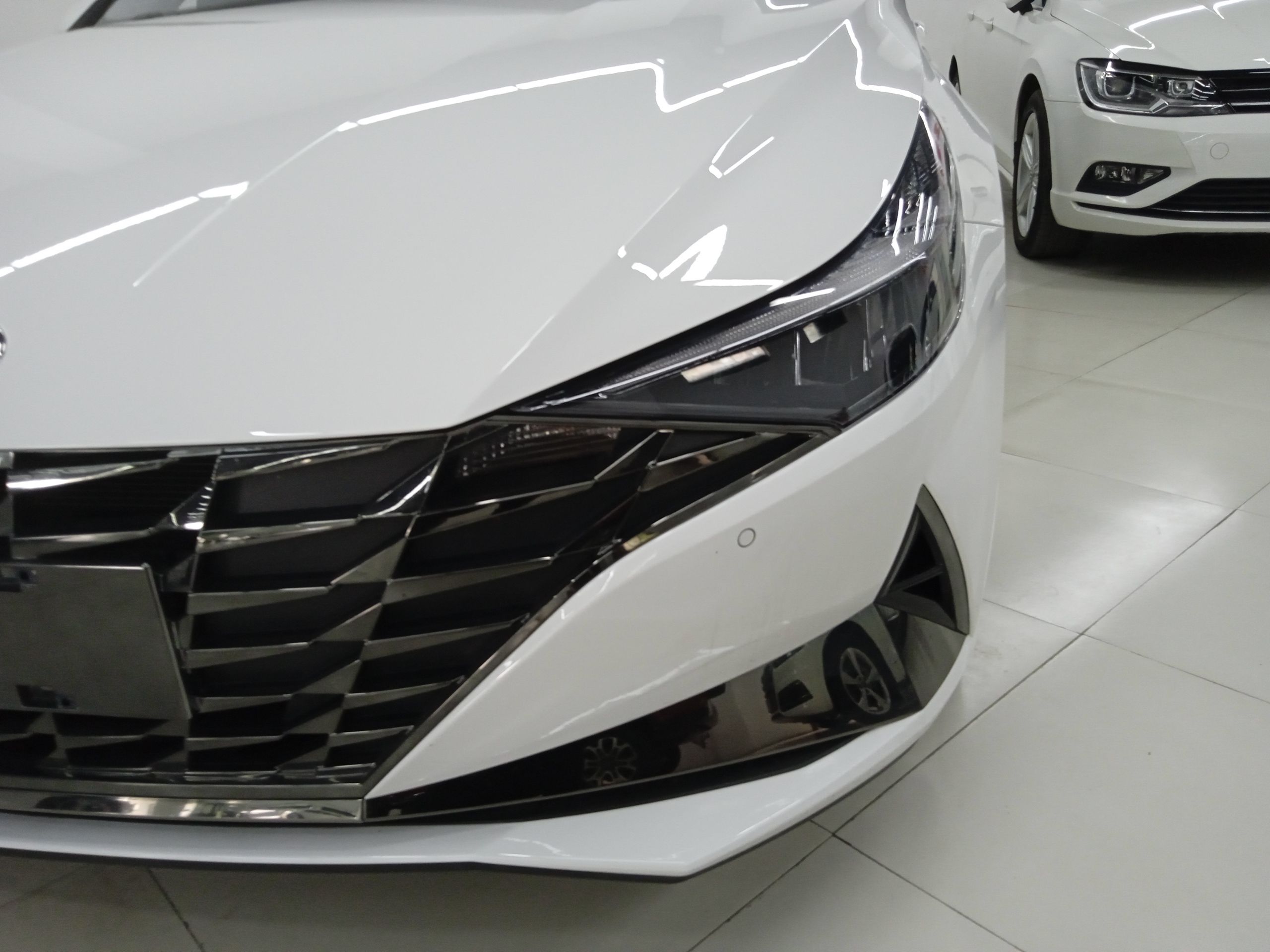 现代伊兰特2021款15l自动4门5座三厢车lux尊贵版国Ⅵ