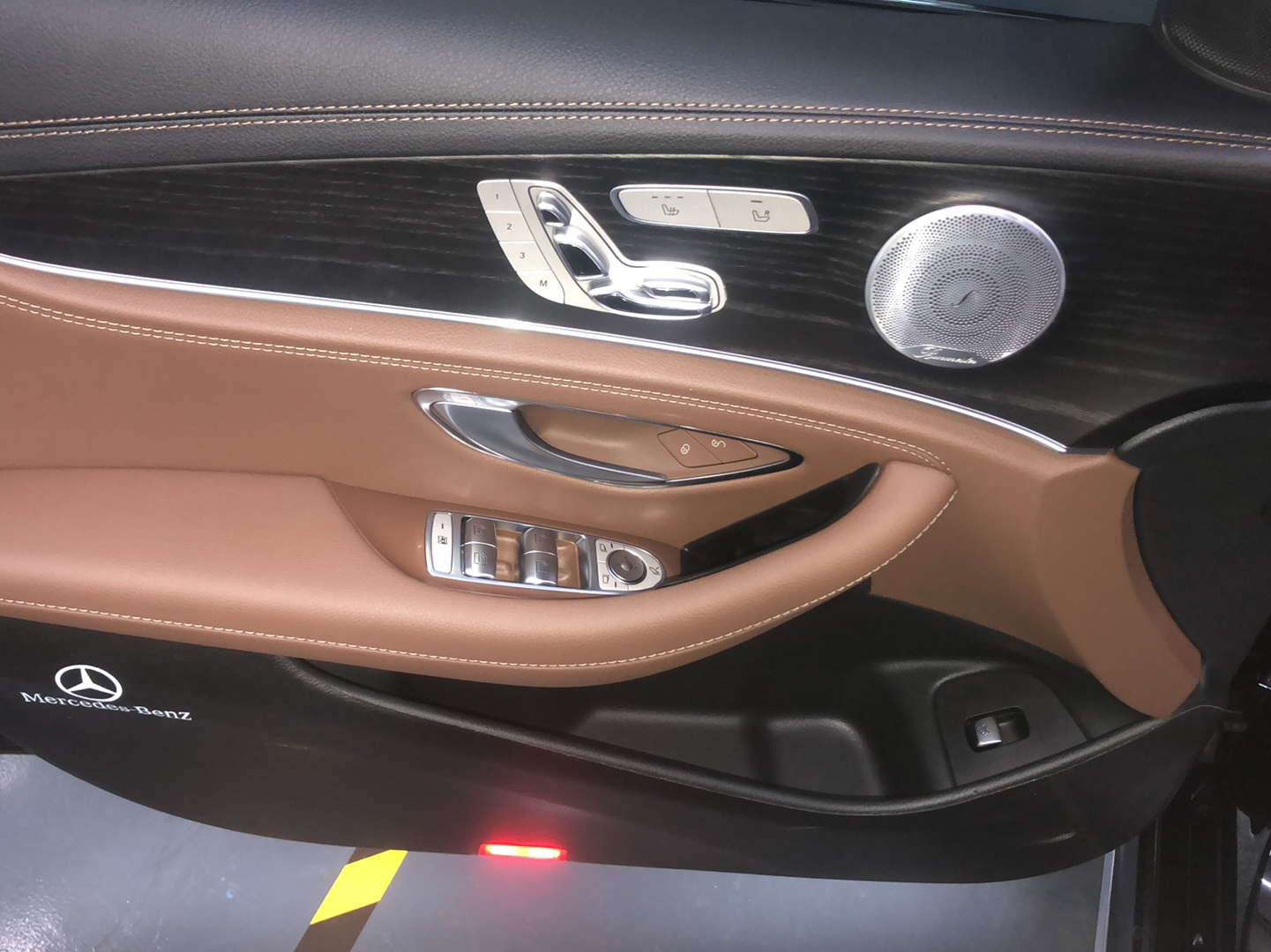 奔驰E级 E300L 2021款 2.0T 自动 汽油 运动时尚型 (国Ⅵ) 