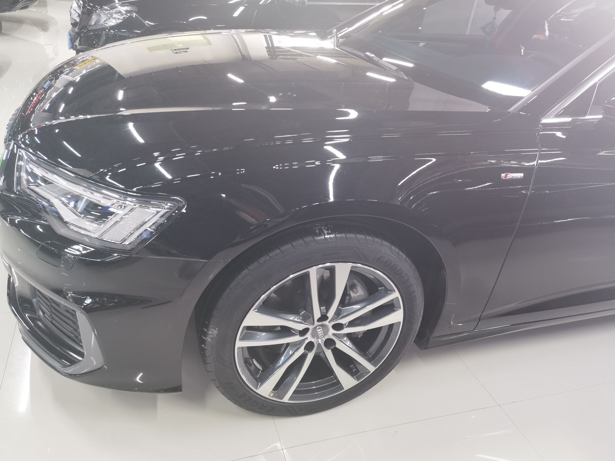 奥迪a6l40tfsi2021款20t自动豪华动感型国Ⅵ