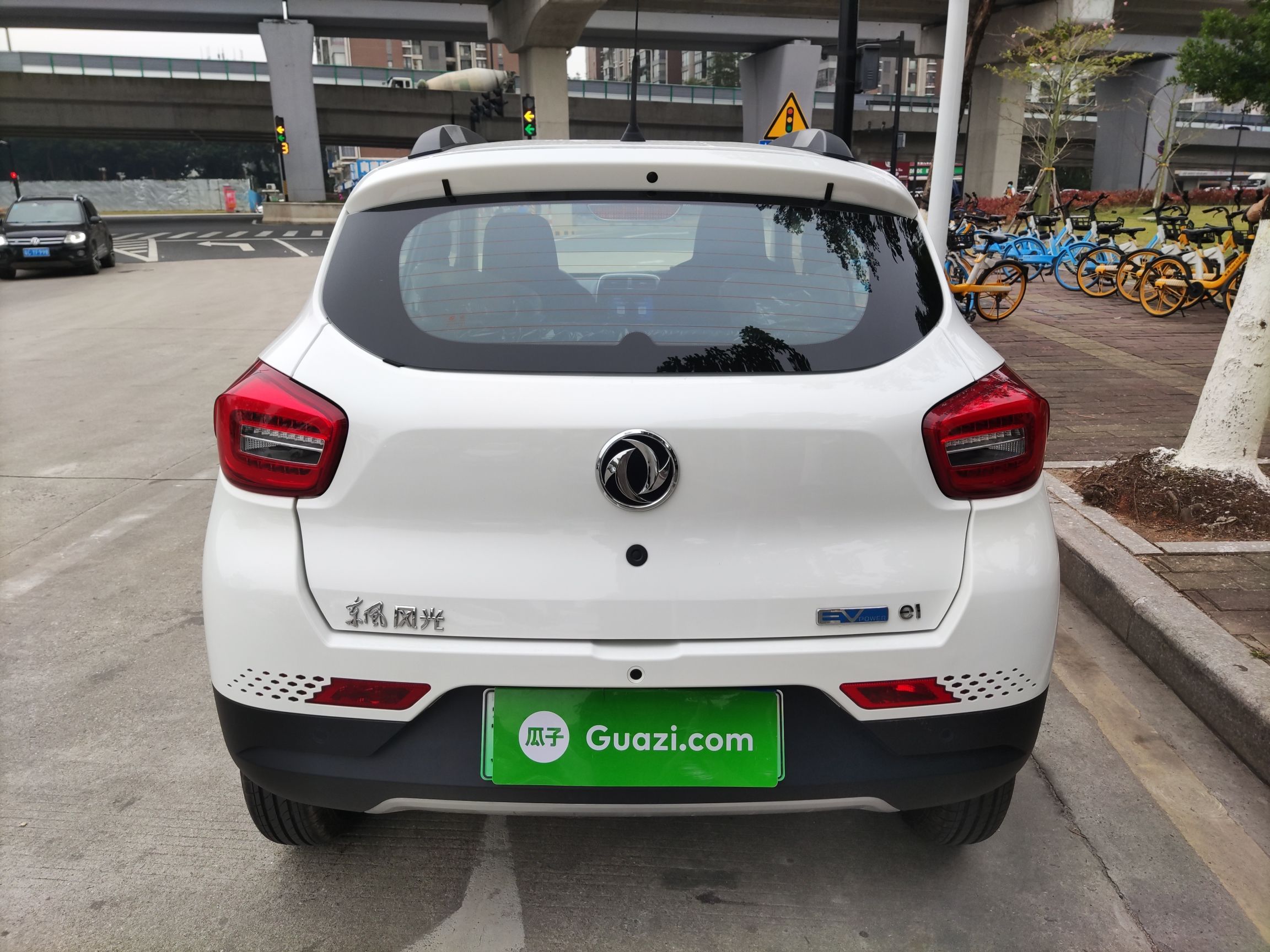 东风风光e12020款自动e智型纯电动