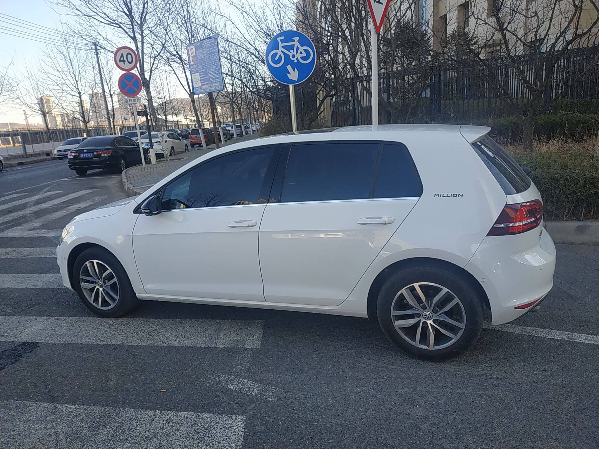 大众高尔夫2017款14t自动汽油230tsi豪华百万辆纪念版国Ⅴ